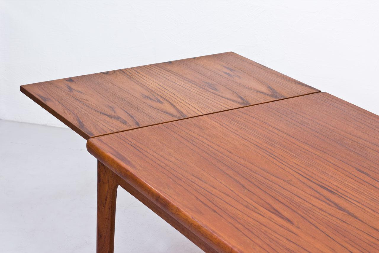 Scandinavian Modern Danish Teak Extendable Dining Table by Henning Kjærnulf  4