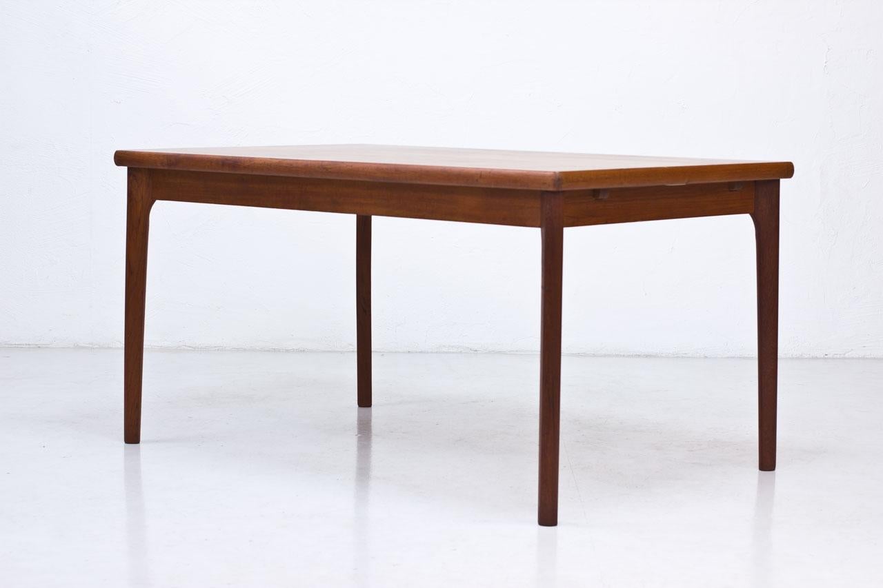 Scandinavian Modern Danish Teak Extendable Dining Table by Henning Kjærnulf 5