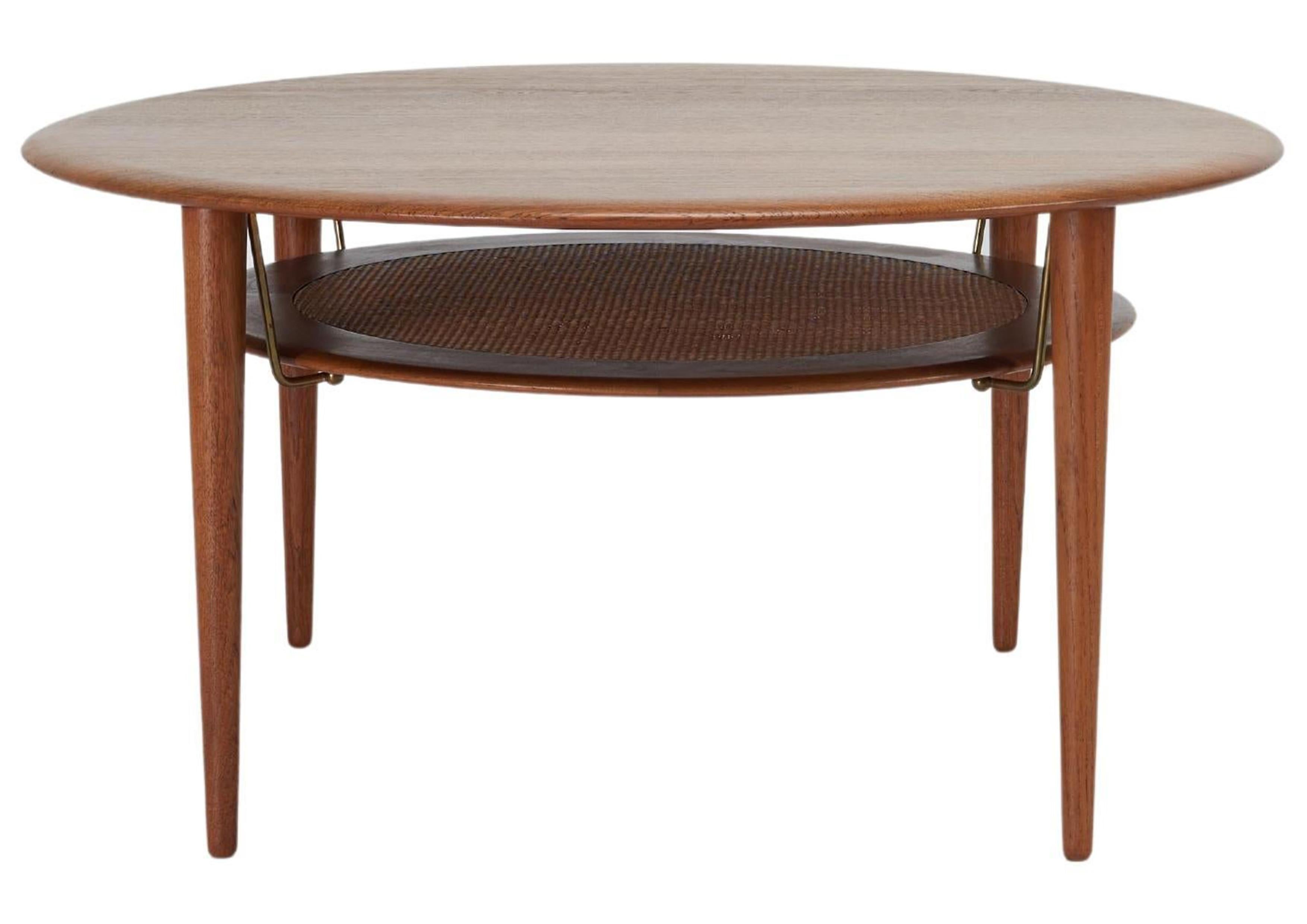 Mesa circular moderna escandinava danesa de ratán y teca Peter Hvidt France & Sons en Bueno estado para la venta en Reading, Berkshire