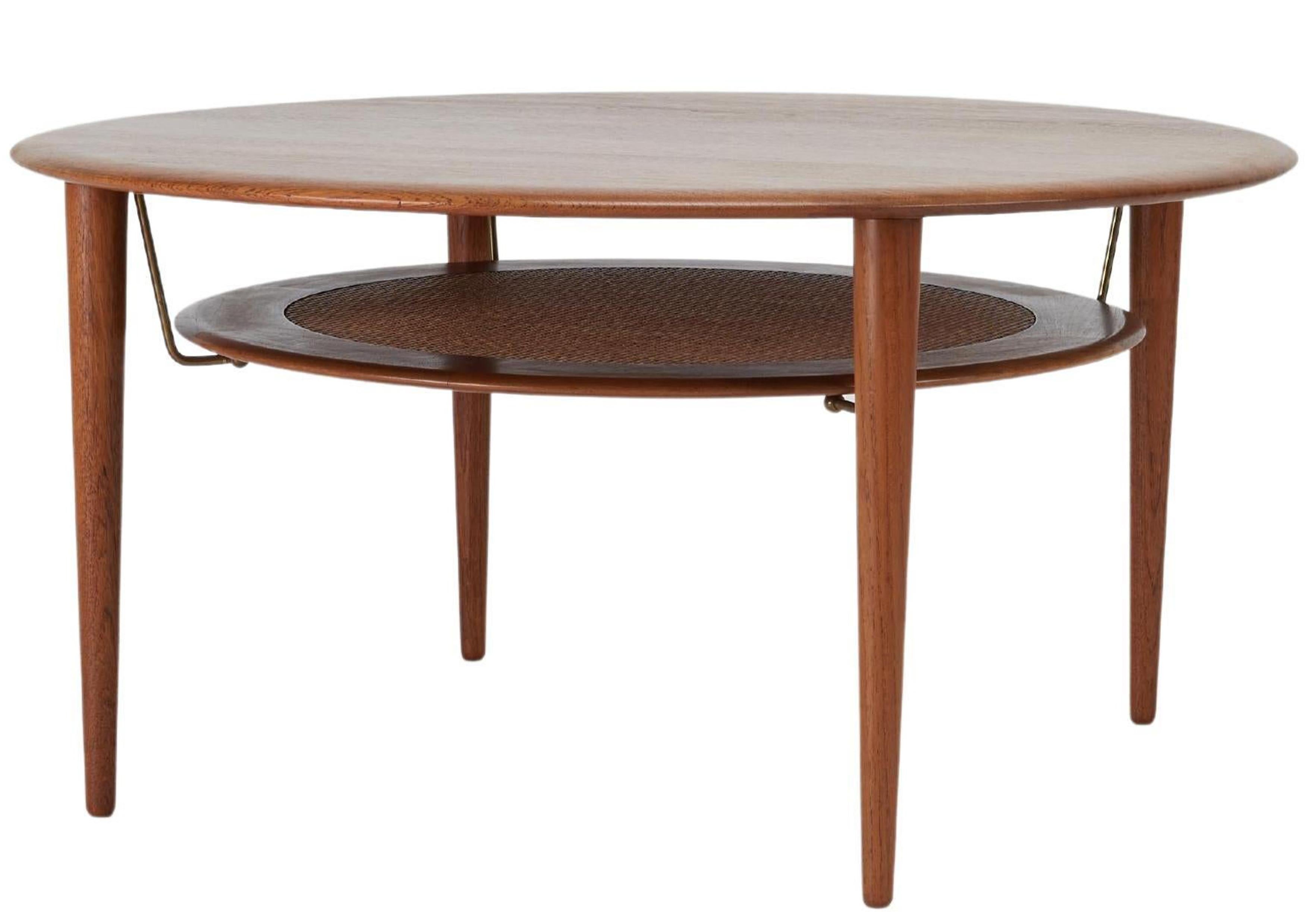 Mesa circular moderna escandinava danesa de ratán y teca Peter Hvidt France & Sons siglo XX en venta
