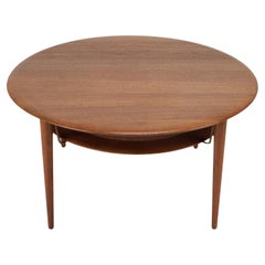 Table circulaire danoise moderne scandinave en teck Peter Hvidt France & Sons