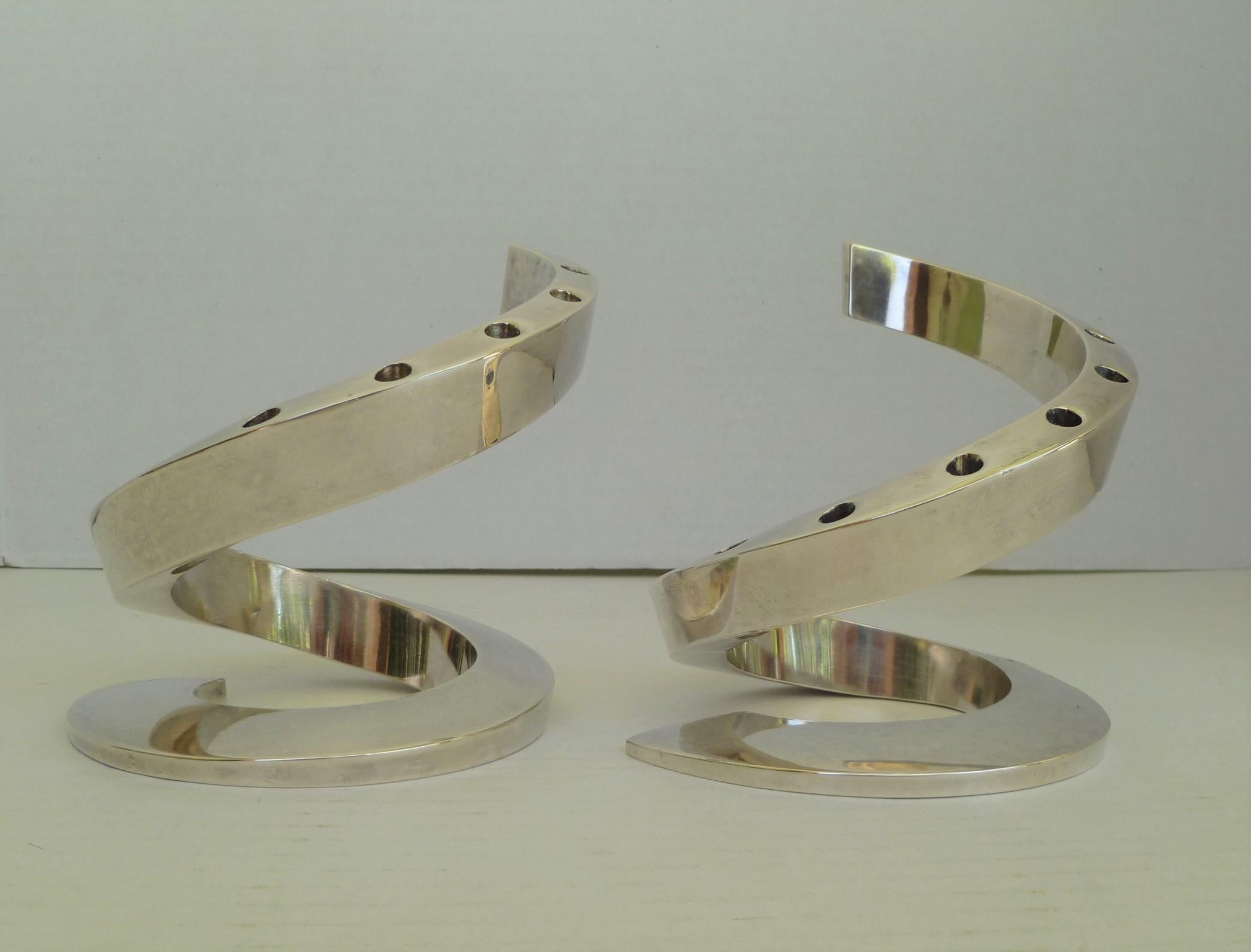 Bougeoirs en spirale en métal argenté de B. Vallien - Scandinavian Modern Dansk Designs Bon état - En vente à Miami, FL