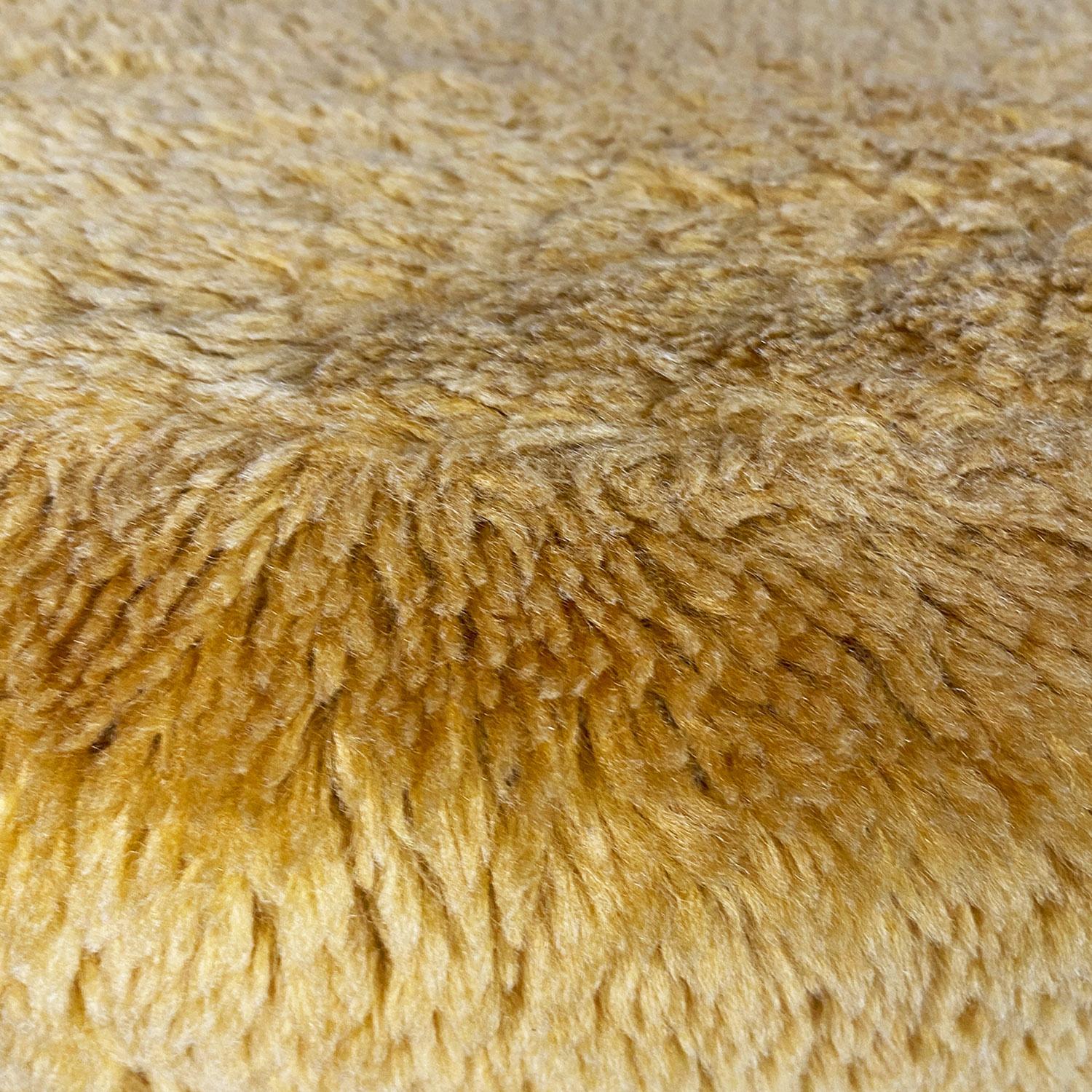 Skandinavischer moderner dunkelgelber Hocker oder Hocker aus Stoff und Metall mit langem Flormuster, 1970er Jahre im Angebot 3