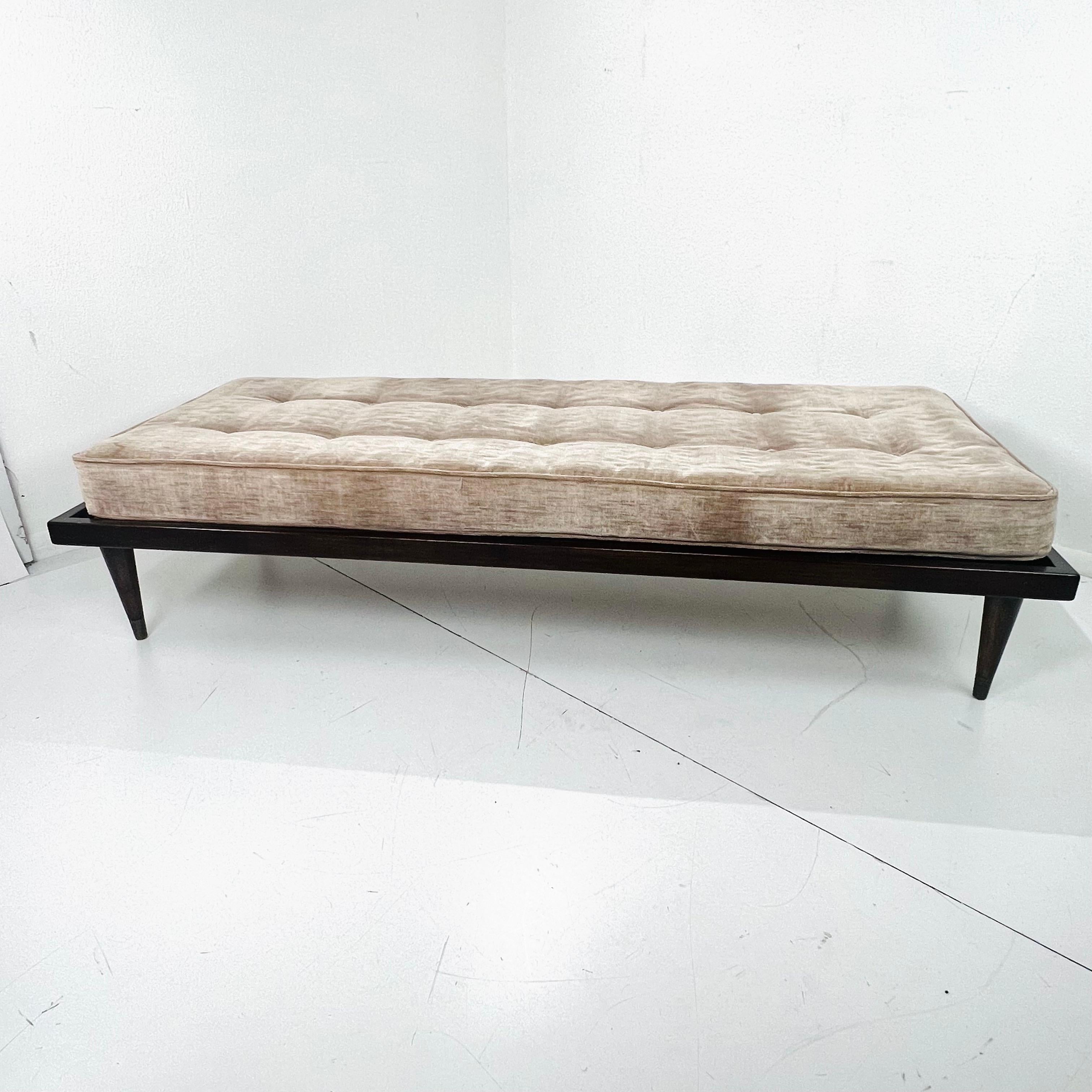 Scandinavian Modern Daybed In Good Condition For Sale In Dallas, TX