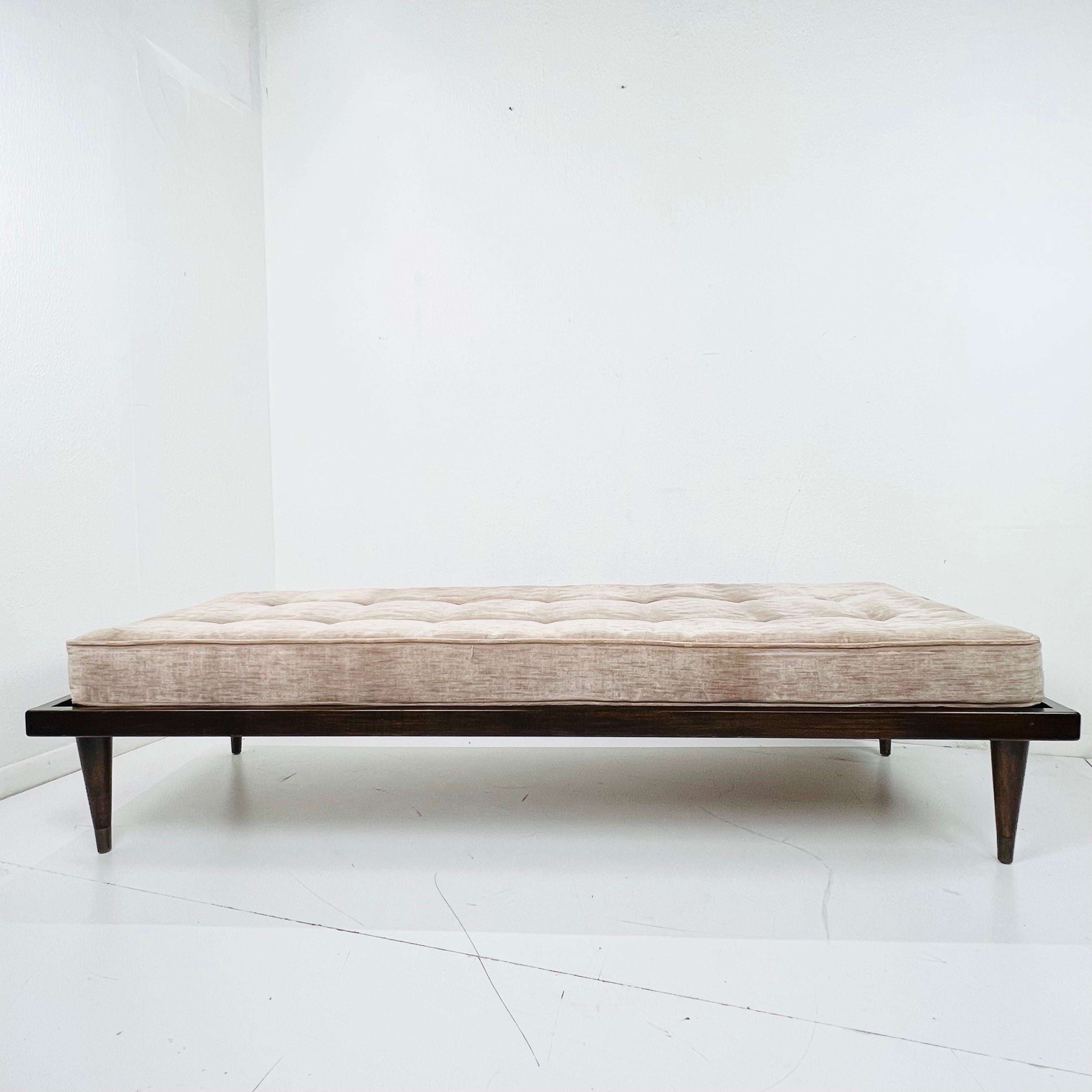 Mid-20th Century Scandinavian Modern Daybed For Sale
