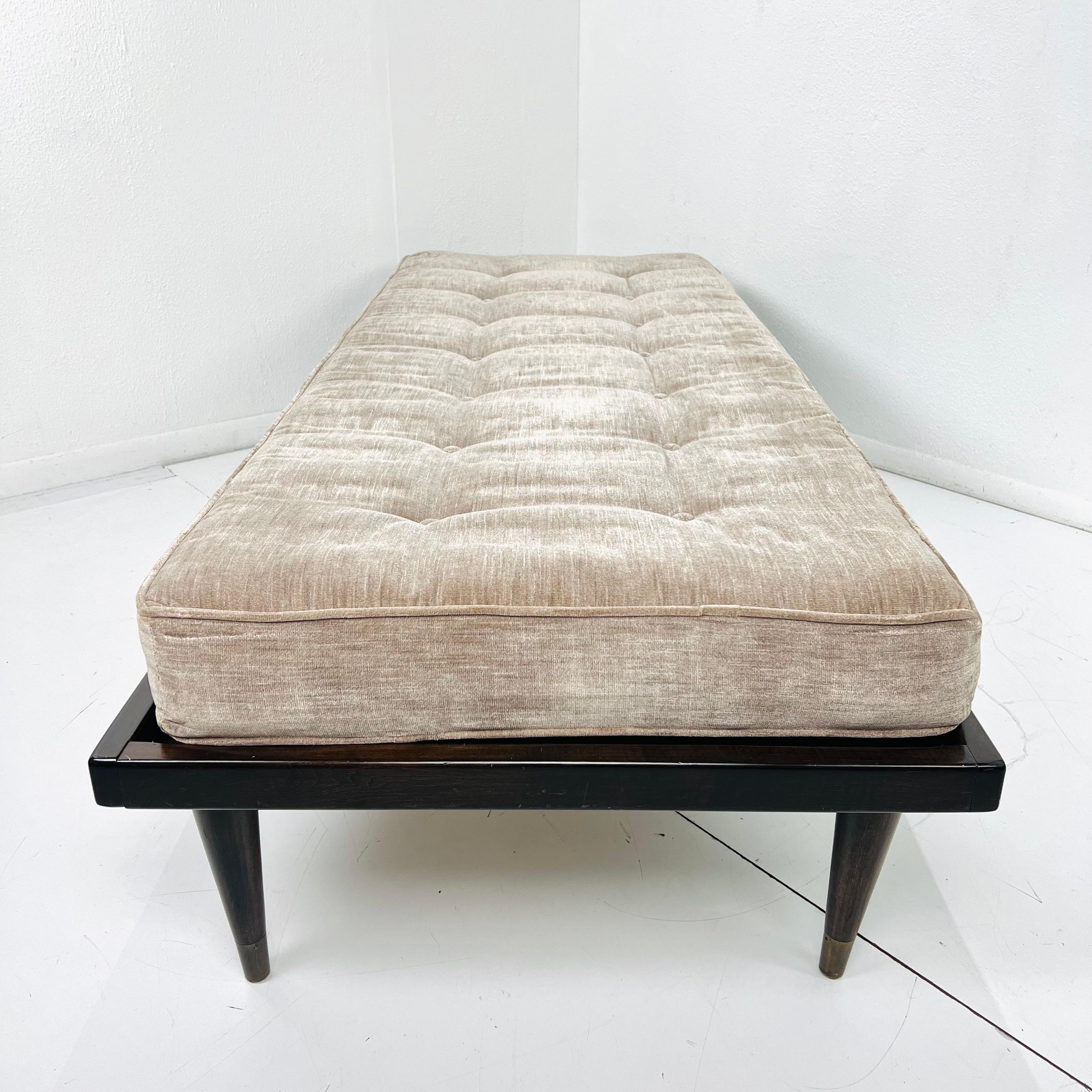 Scandinavian Modern Daybed For Sale 2