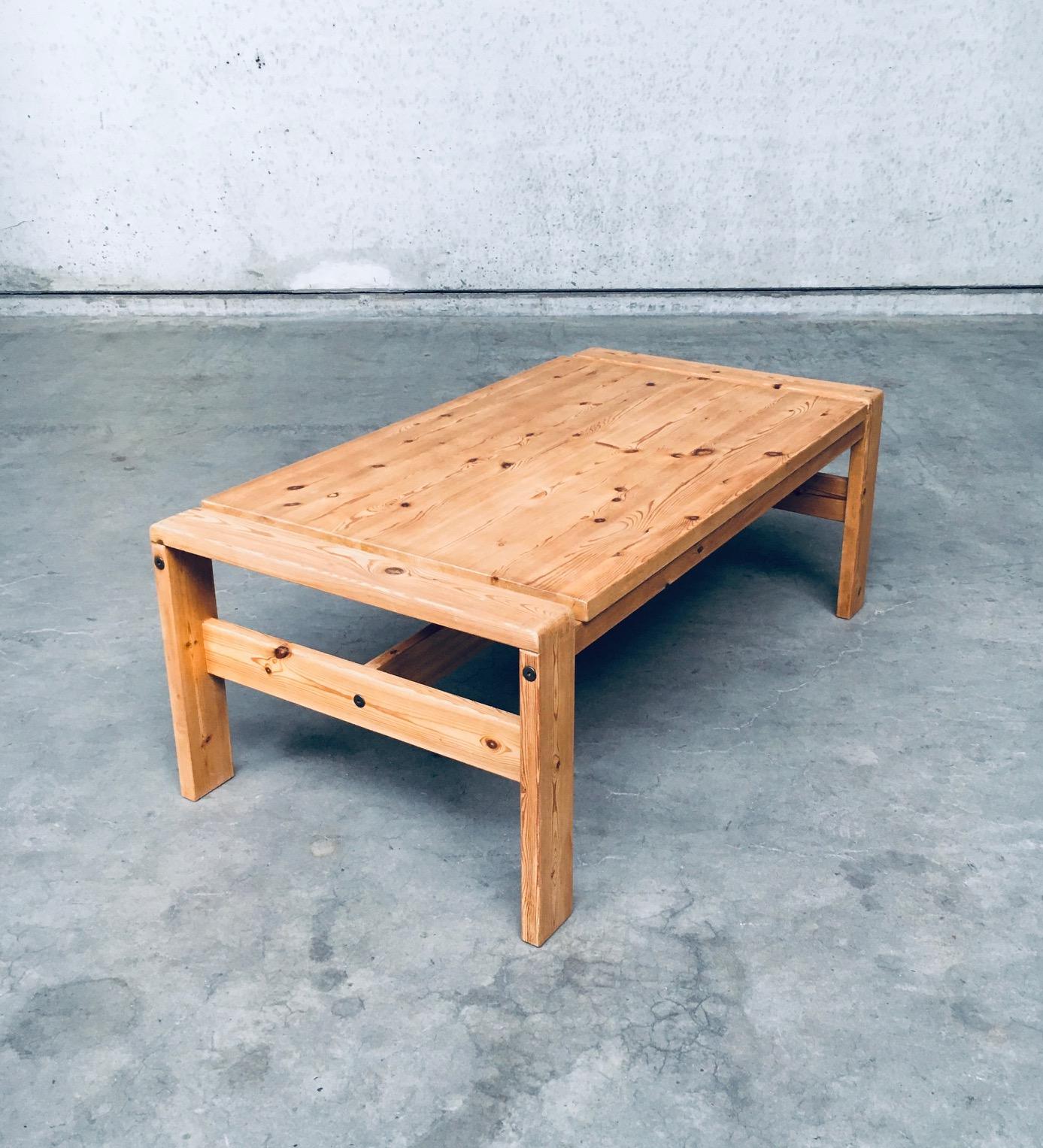 Late 20th Century Scandinavian Modern Design Solid Pine Coffee Table, Denmark 1970's For Sale