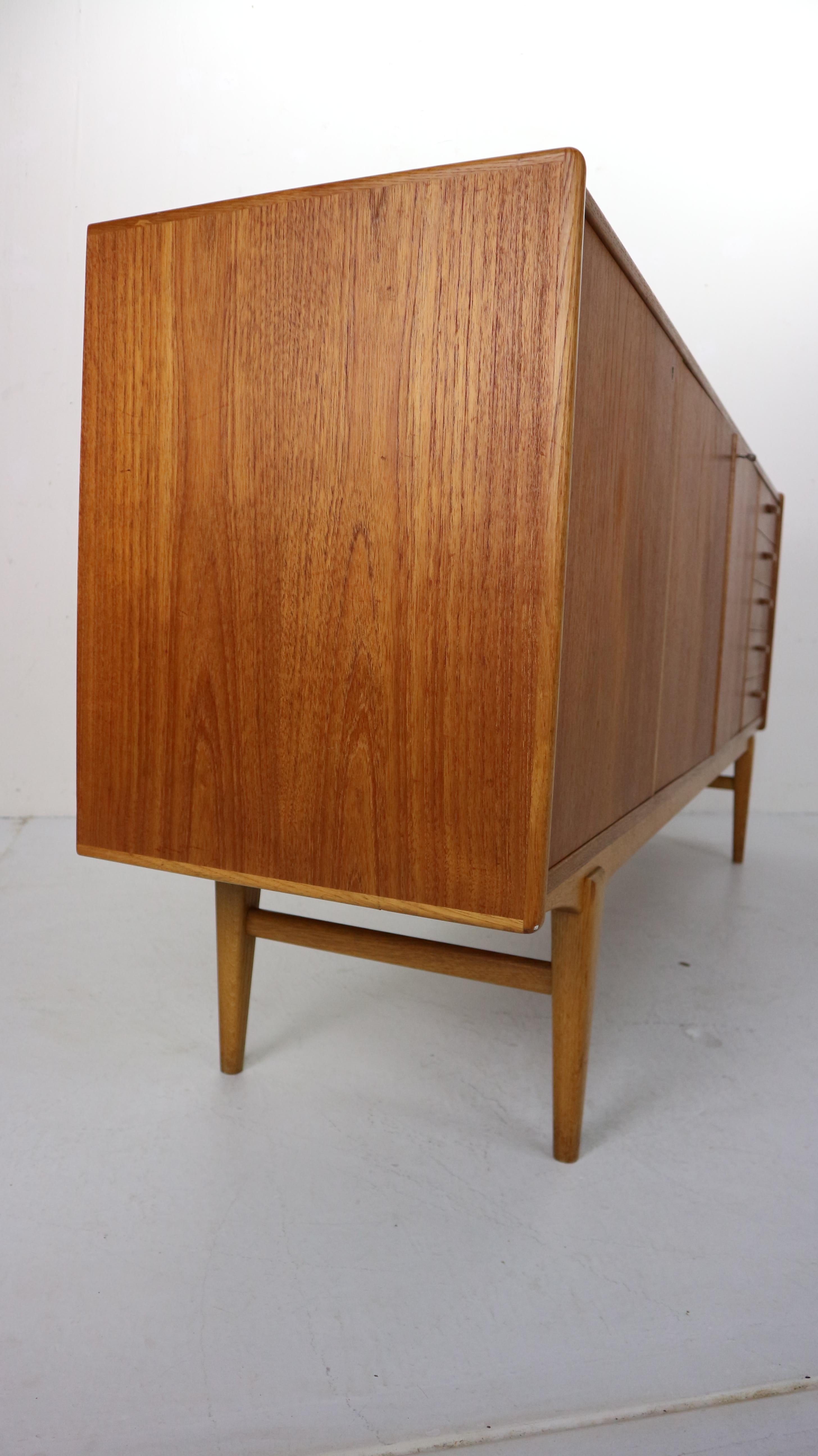 Scandinavian Modern Design Teak and Oak Sideboard, 1960s Sweden 3