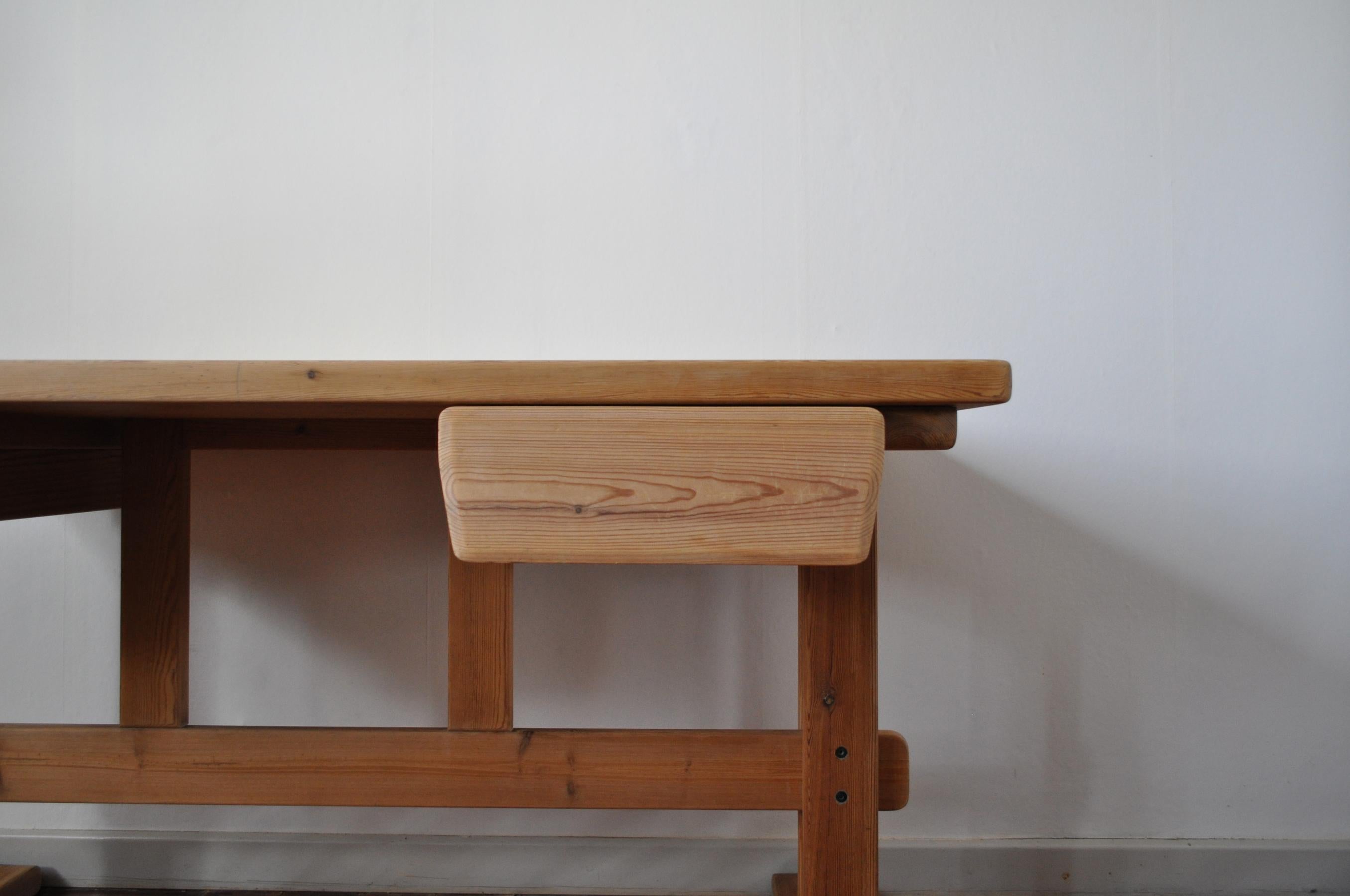Scandinavian Modern Desk in Solid Pine, 1970s For Sale 7
