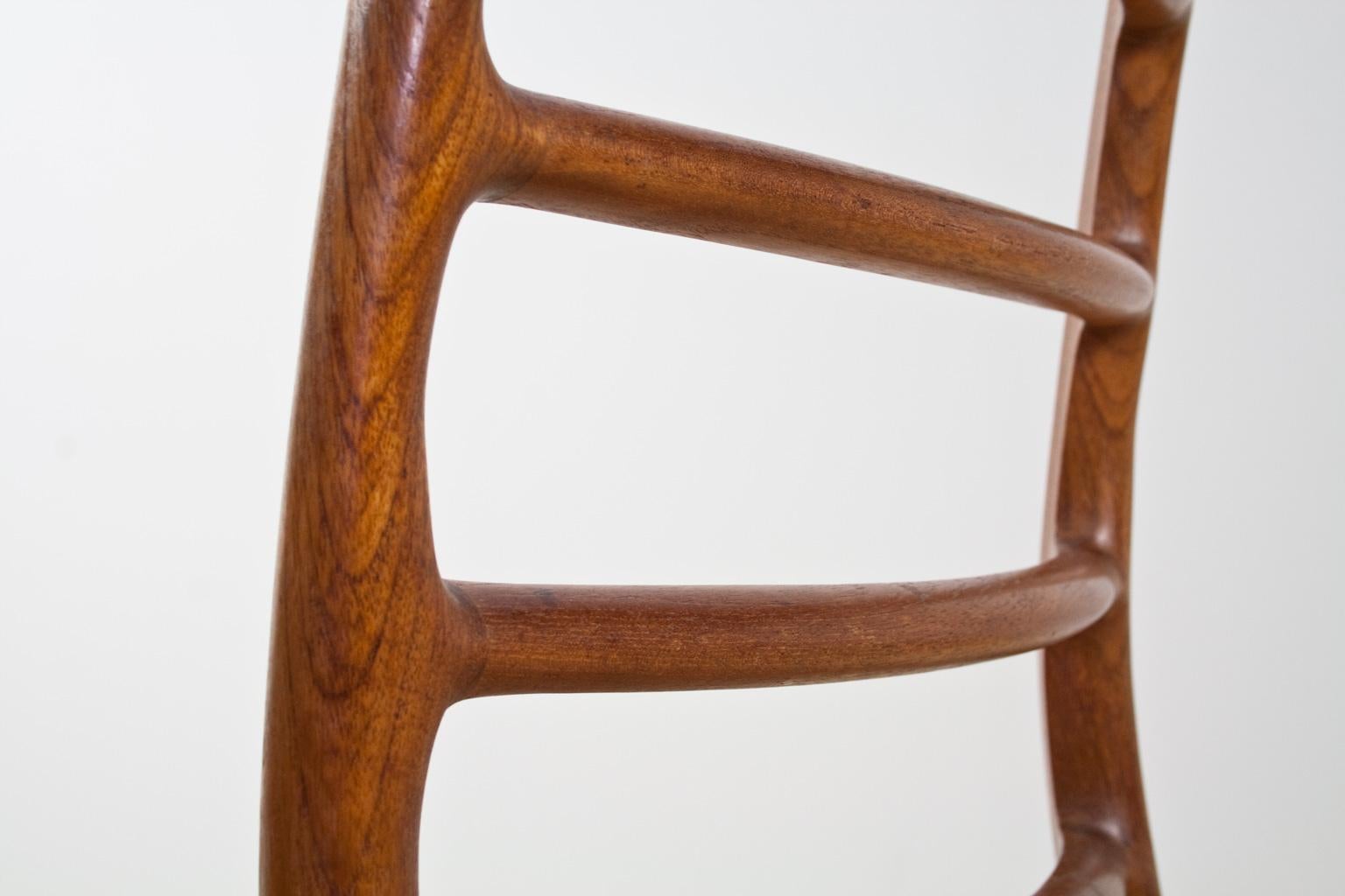 Scandinavian Modern Dining Chair in Teak and Paper Cord by Niels Moller, 1954 For Sale 2