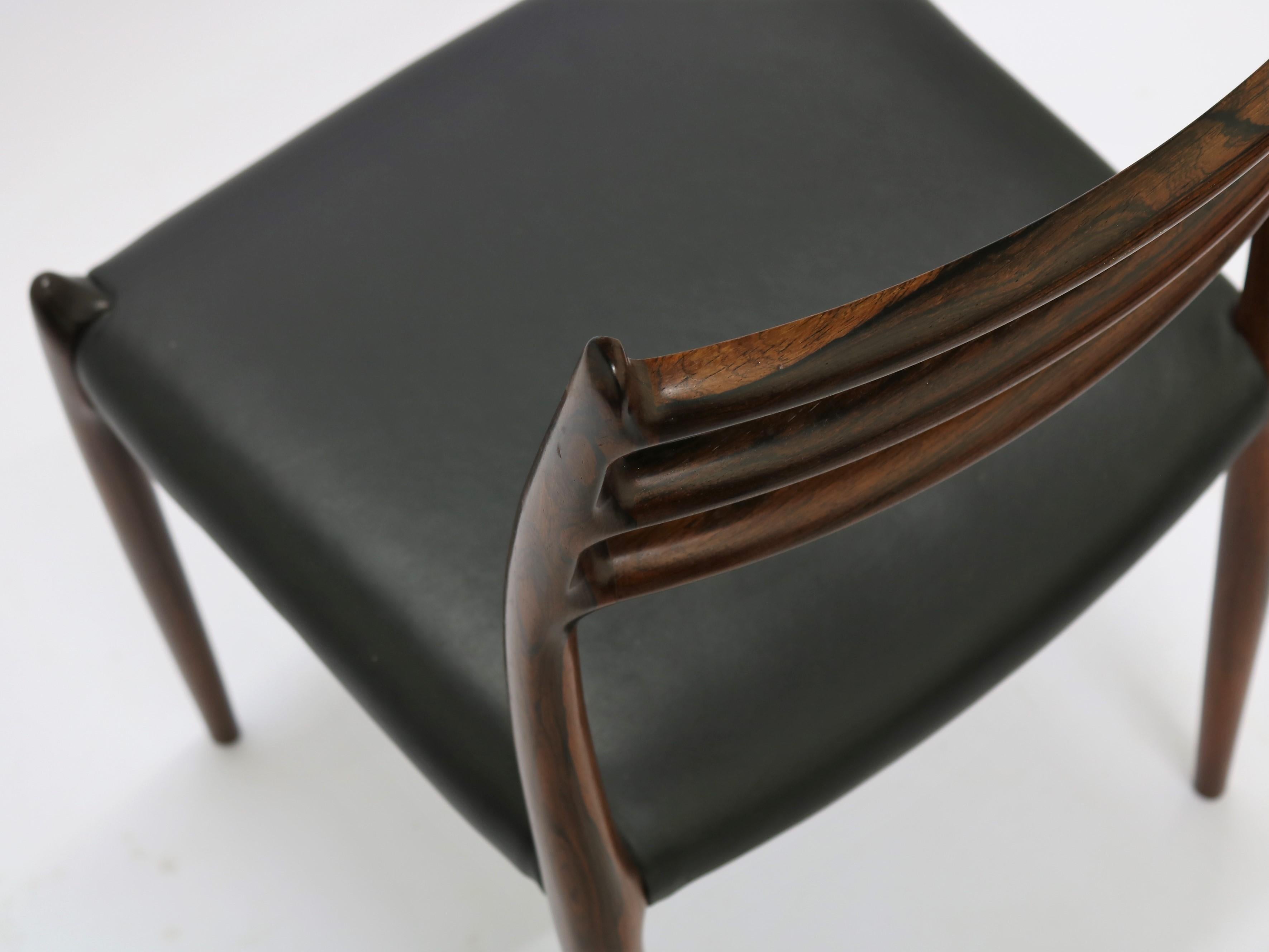 N.O. Moller, 10 Dining Chairs in Rosewood and Black Leather, Scandinavian Modern In Good Condition In Odense, DK