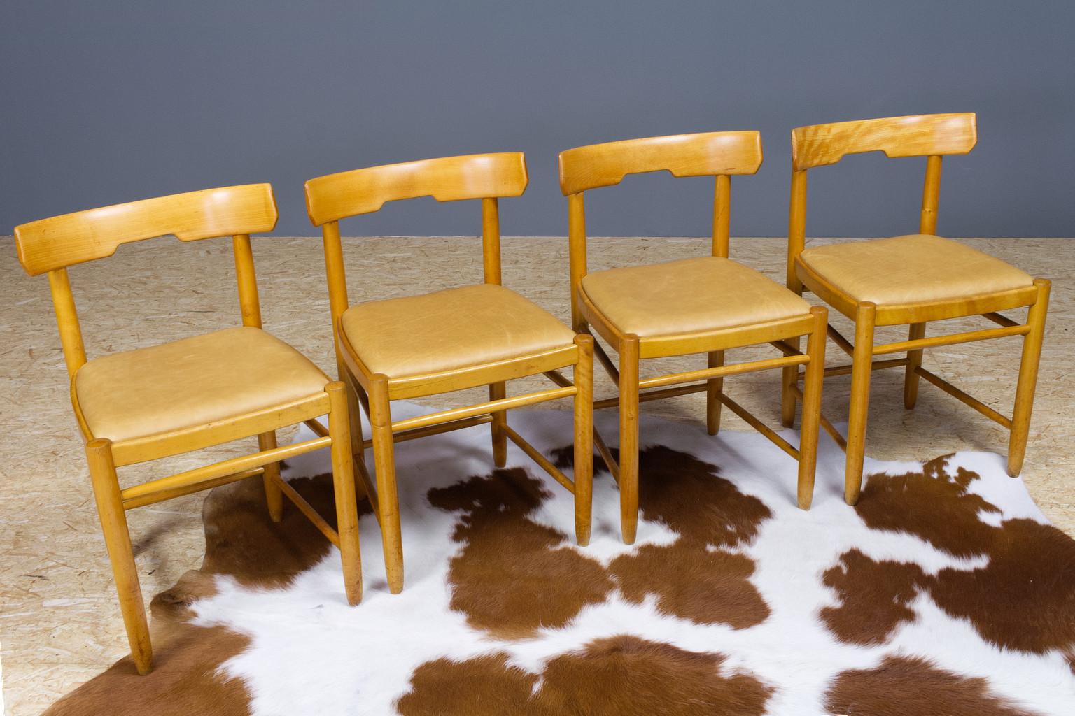 Mid-20th Century Scandinavian Modern Dining Chairs in Beech and Tan Leather, 1960s Set of 4 For Sale