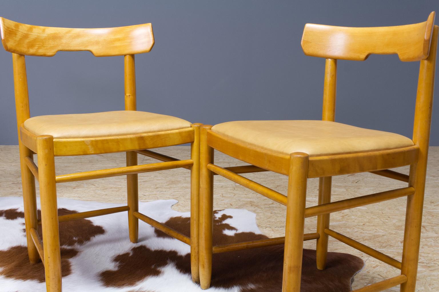 Scandinavian Modern Dining Chairs in Beech and Tan Leather, 1960s Set of 4 For Sale 2