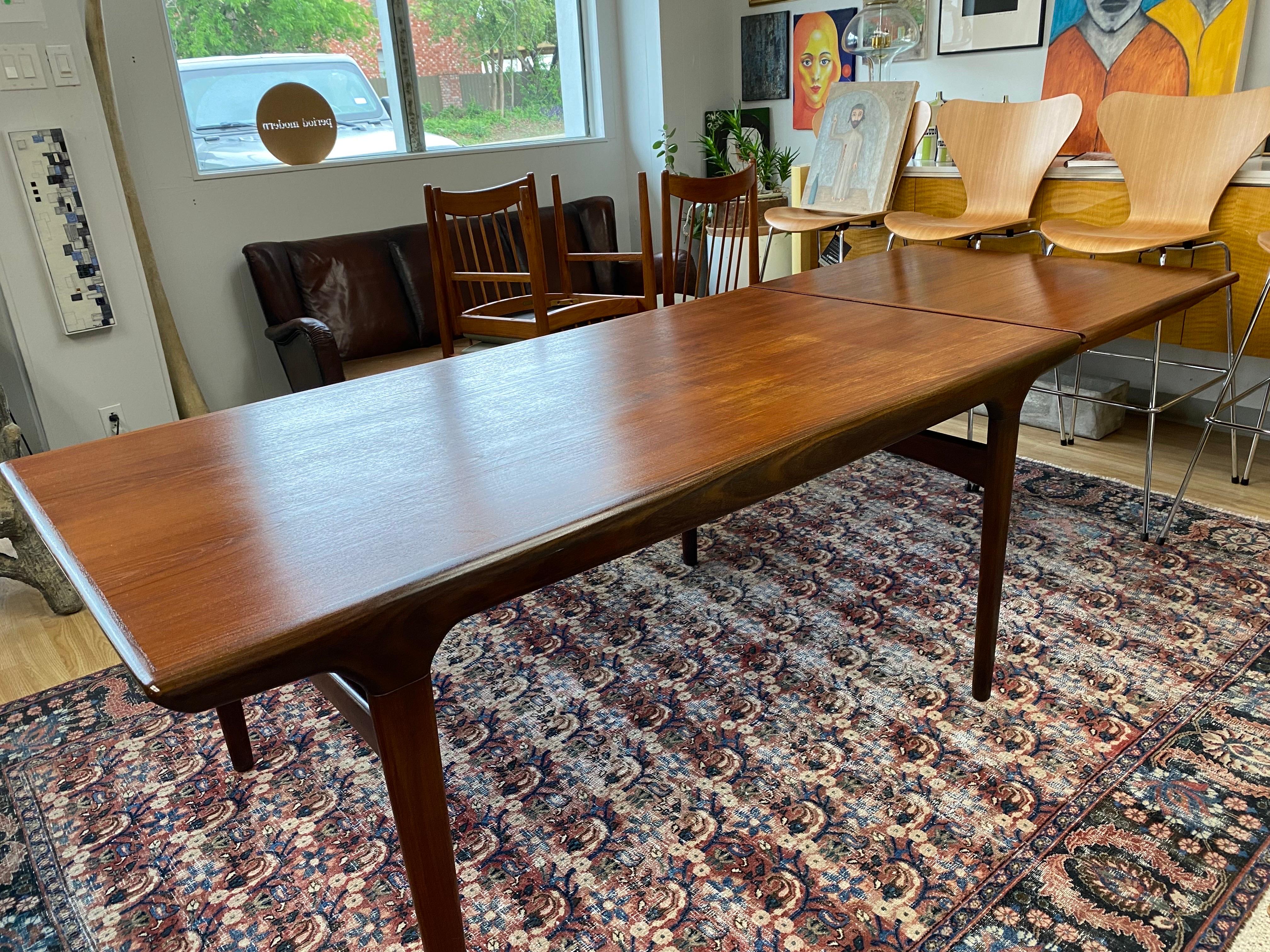 Scandinavian Modern Dining Table by Johannes Andersen, circa 1960s For Sale 3