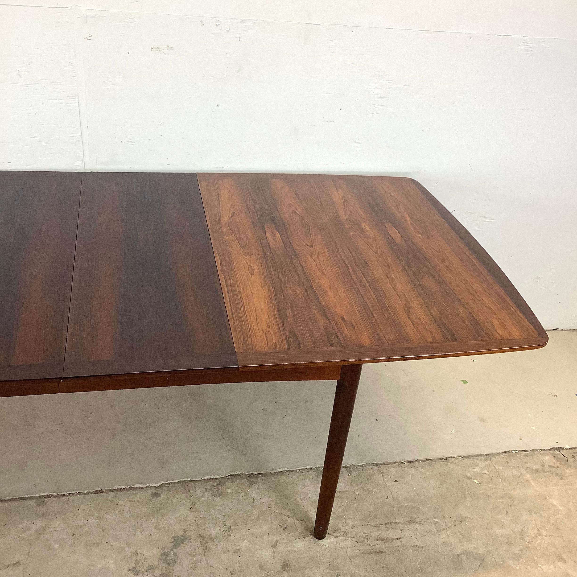 Scandinavian Modern Dining Table W/ Leaves In Good Condition In Trenton, NJ
