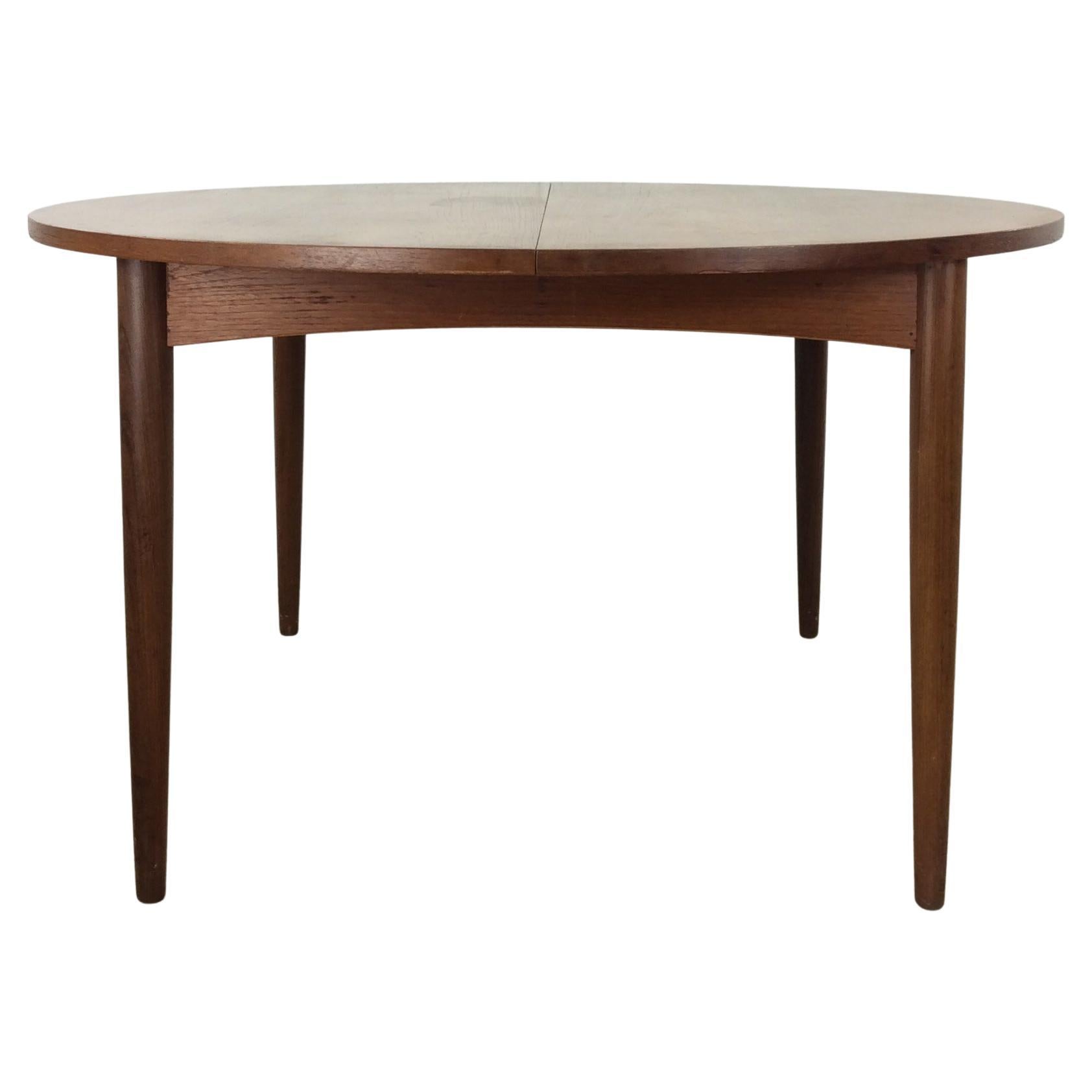 What is a dining table with leaf?