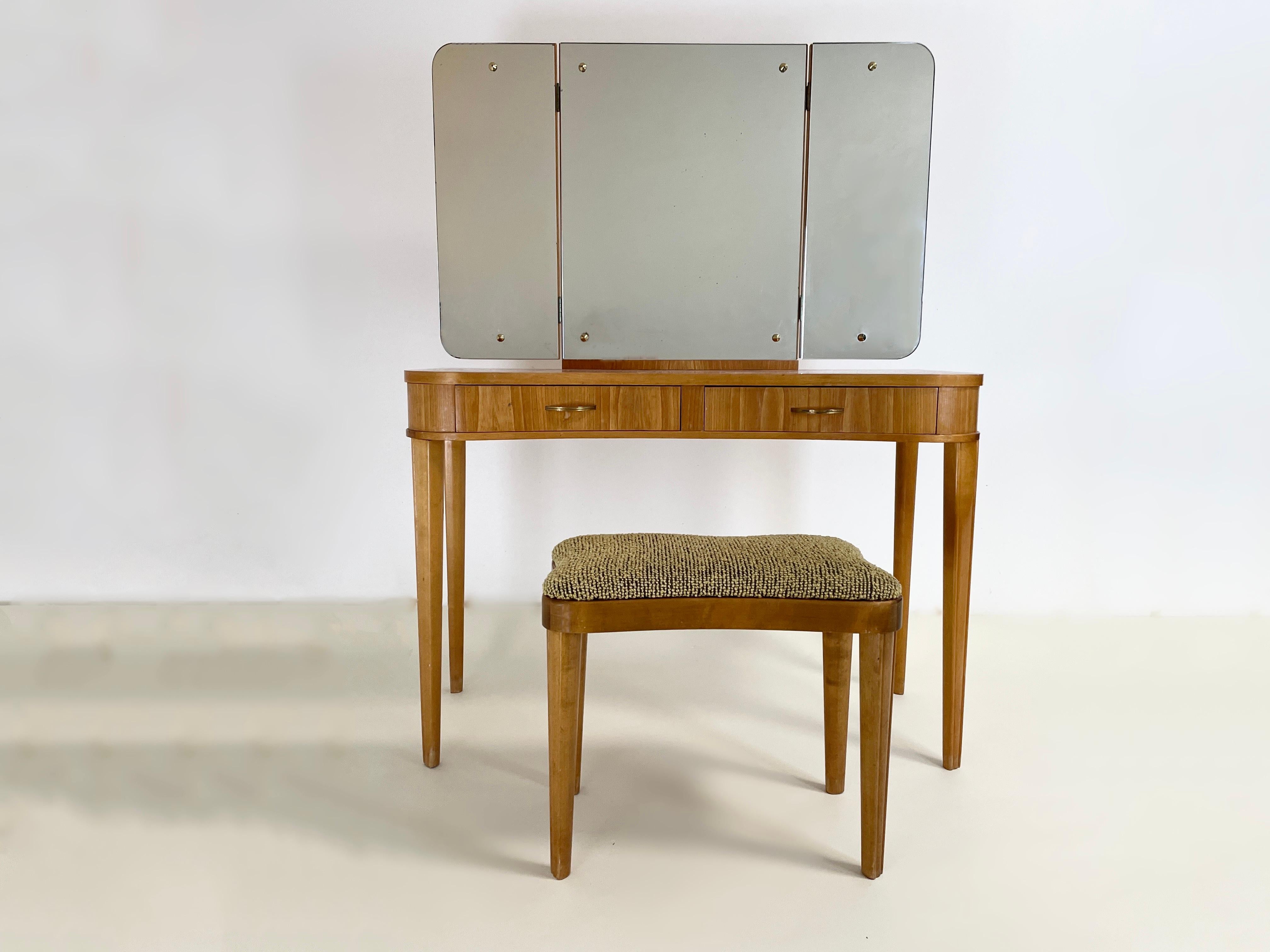 Discover the elegance of history with the Dressing Table and Stool attributed to Margaret Travers Nordman and produced by Keravan Puusepäntehdas Oy/Stockmann. The organic lines of the dressing table's surface, combined with the elegant design of the