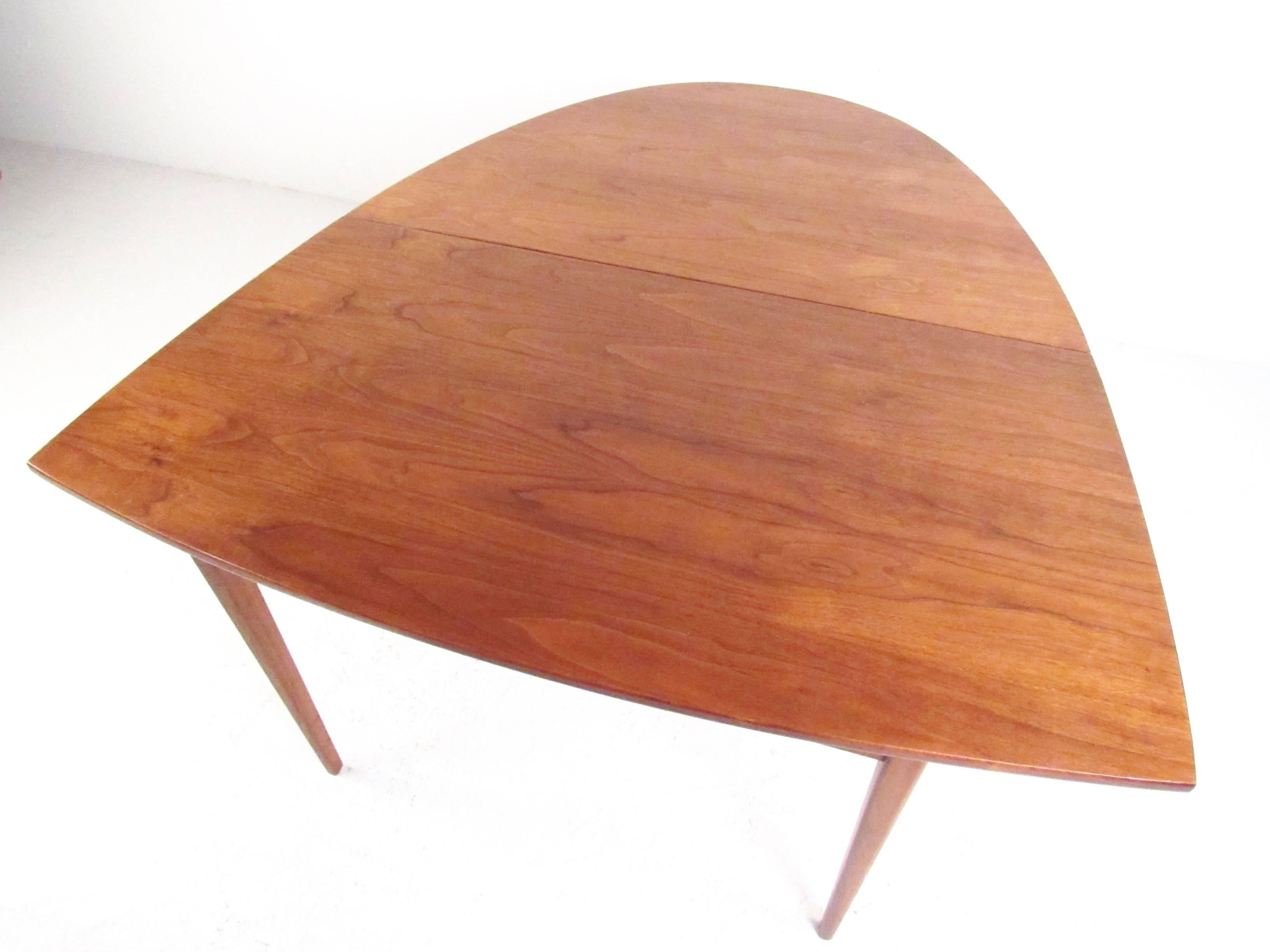 Mid-20th Century Scandinavian Modern Drop-Leaf Table