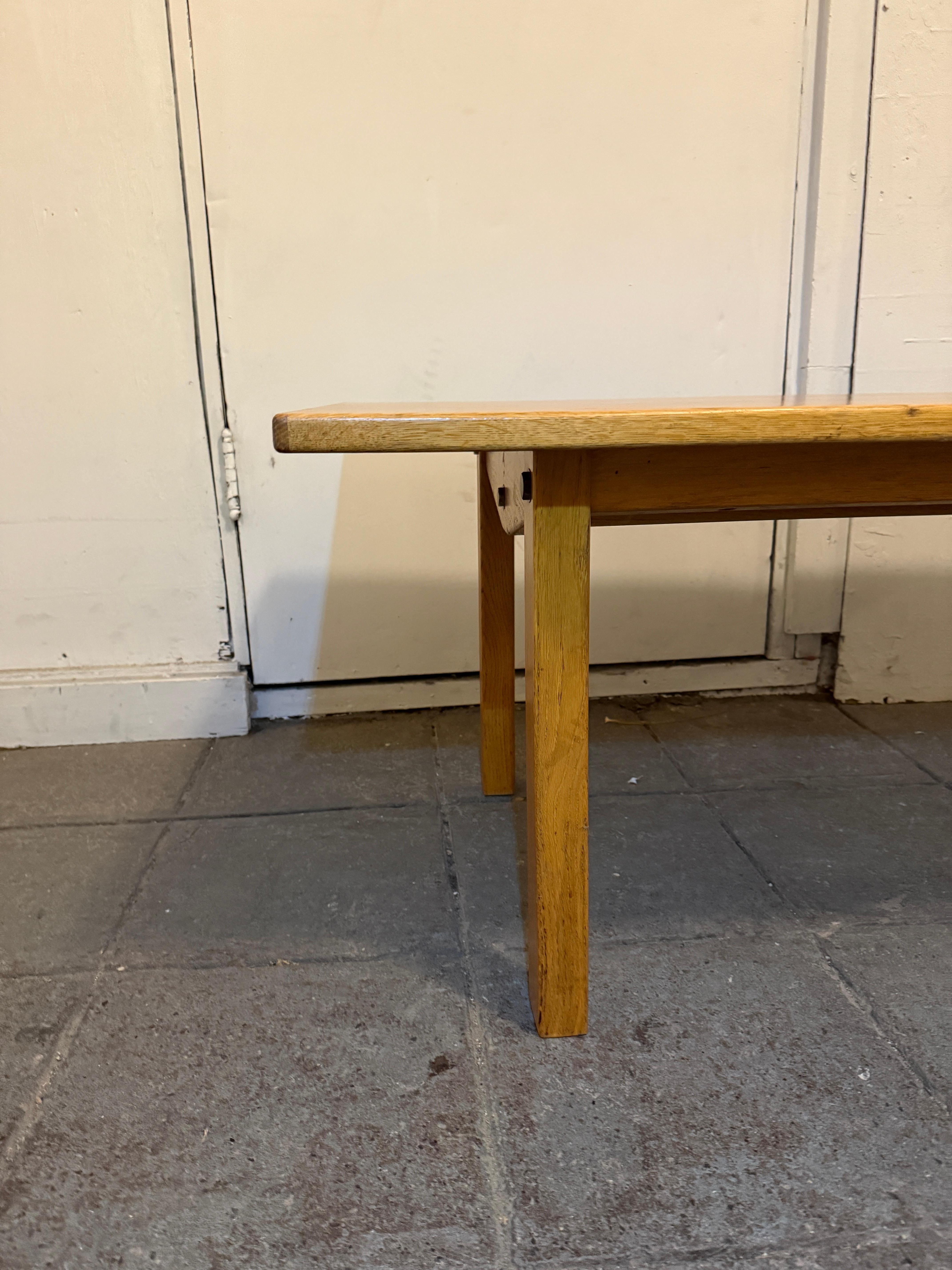 Scandinave moderne Table basse scandinave moderne en chêne Oak Oak en laiton en vente