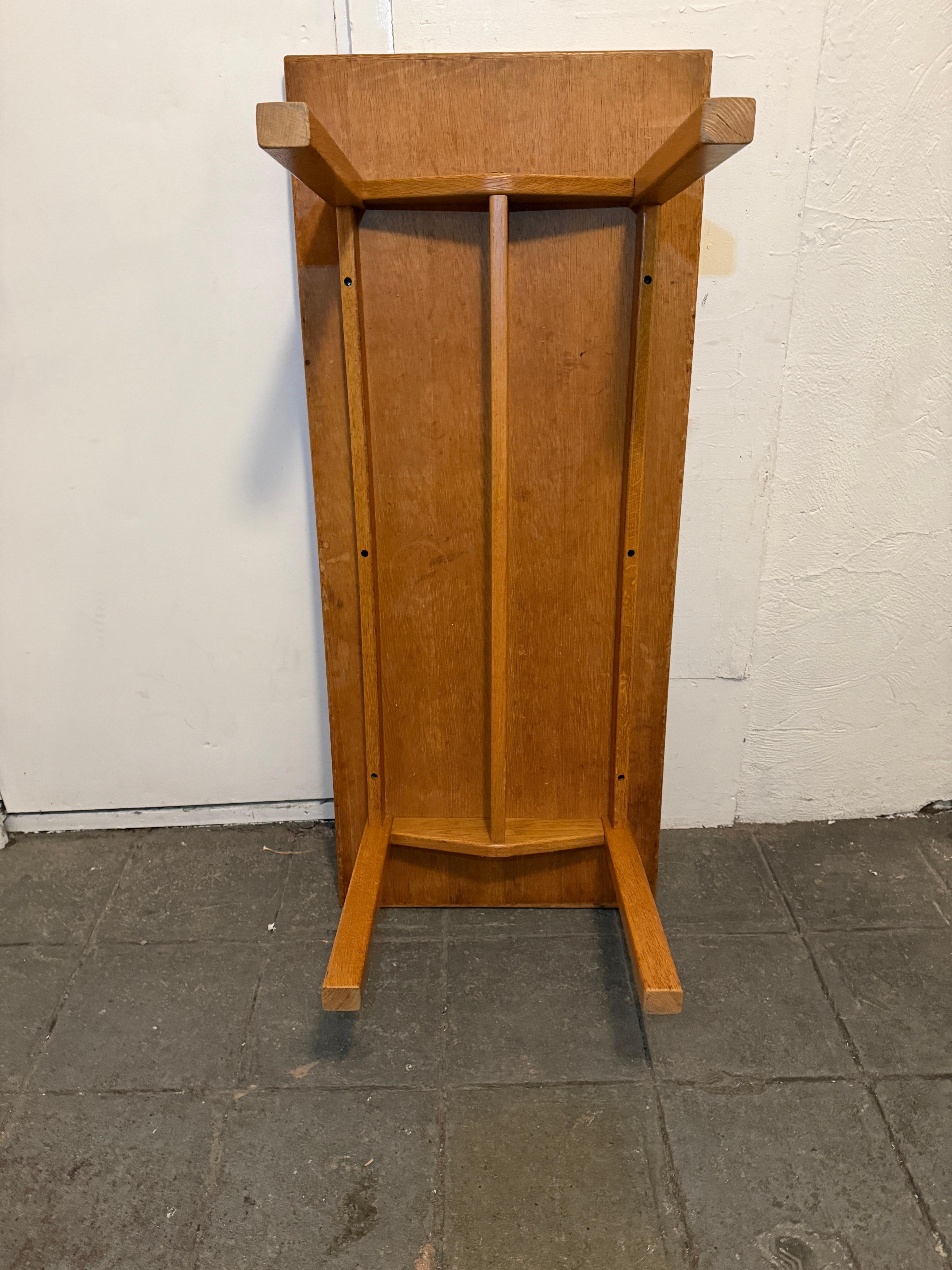 Table basse scandinave moderne en chêne Oak Oak en laiton Bon état - En vente à Brooklyn, NY