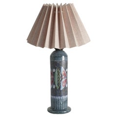 Lampe de bureau scandinave moderne en faïence à motif de fleurs de Tilgmans, Suède, 1960