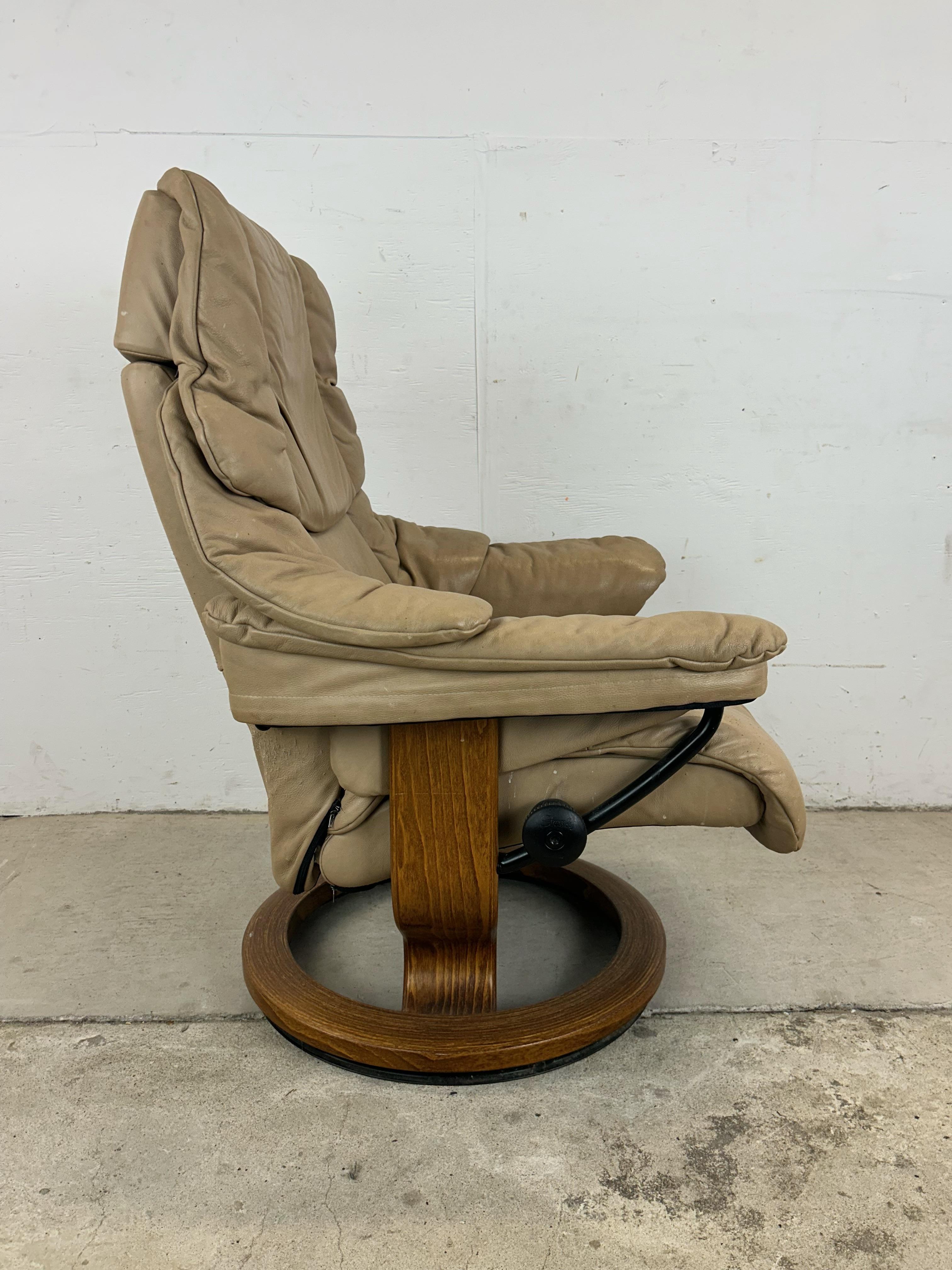 The Modern Scandinavian Recliner con ottomana in vendita 4