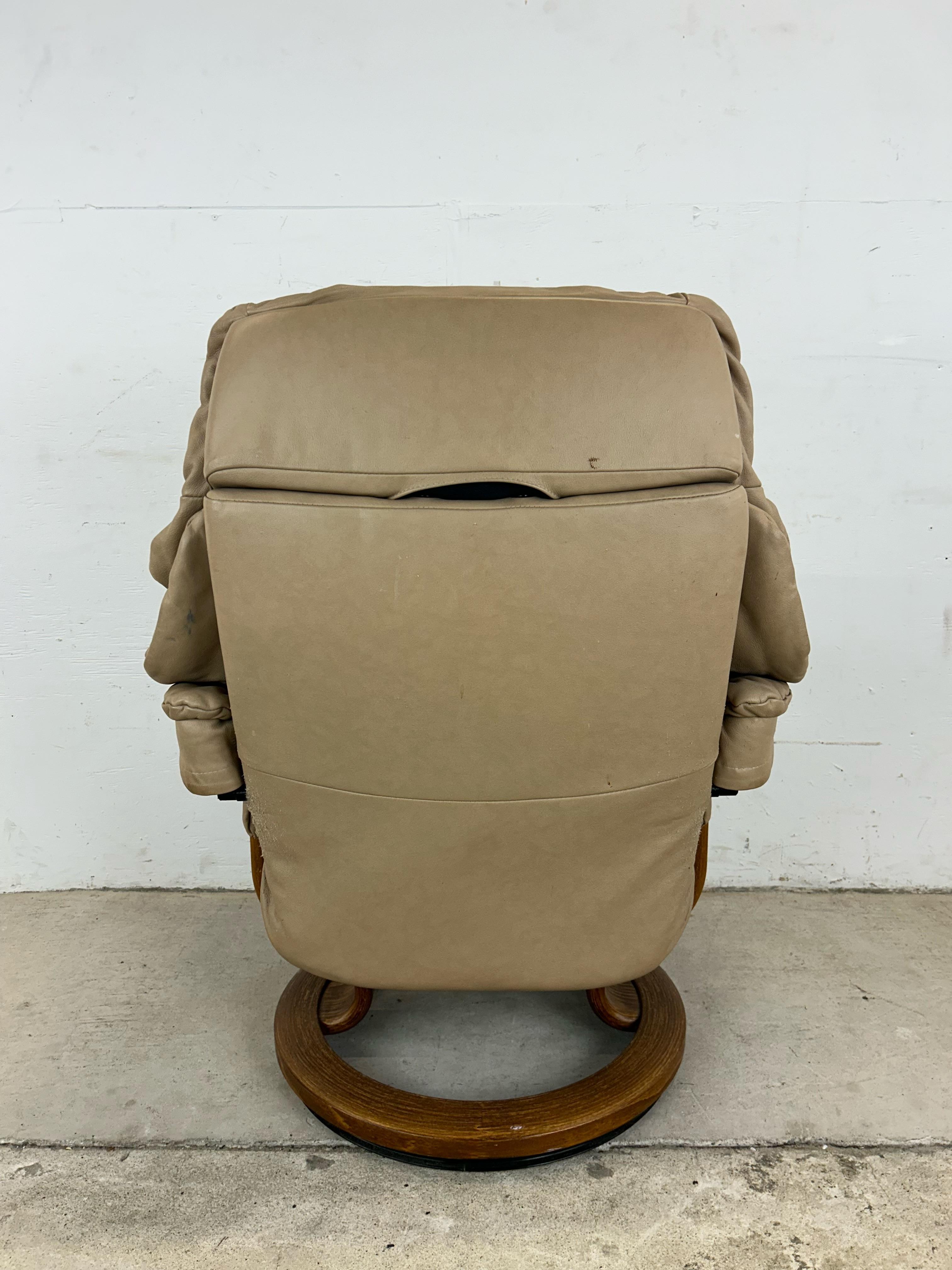 The Modern Scandinavian Recliner con ottomana in vendita 8