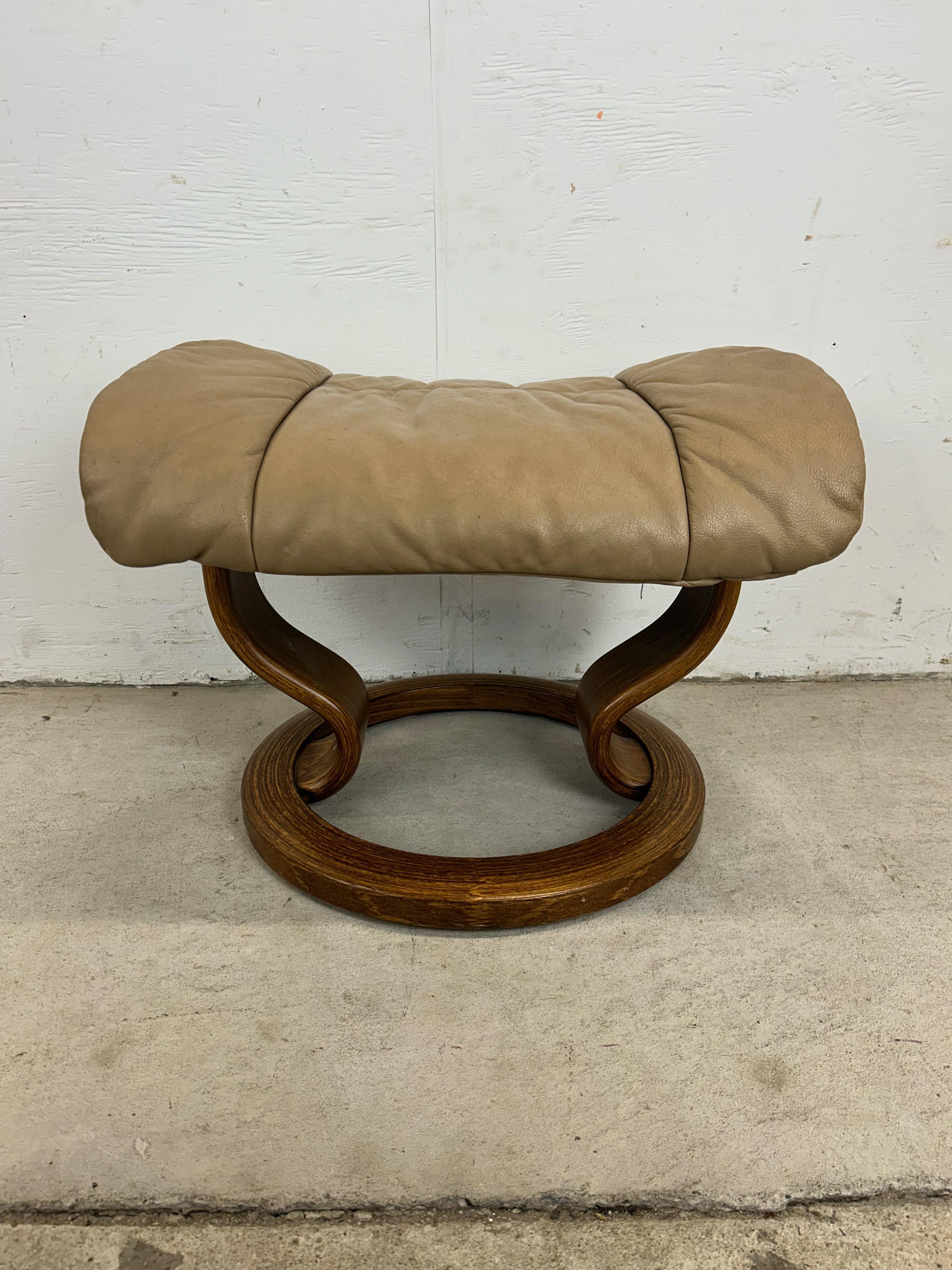 Scandinavo moderno The Modern Scandinavian Recliner con ottomana in vendita