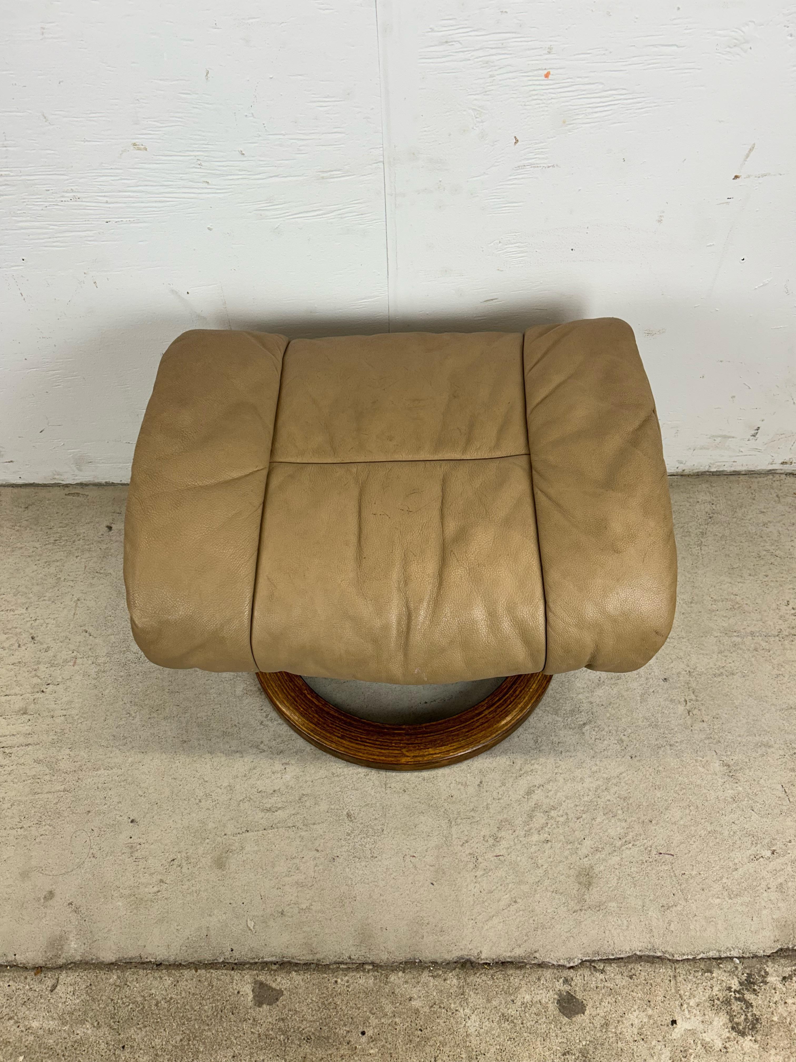Pelle The Modern Scandinavian Recliner con ottomana in vendita