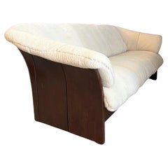 Scandinavian Modern Ekornes Schaffell-Sofa, neu gepolstert, Massivholzrahmen