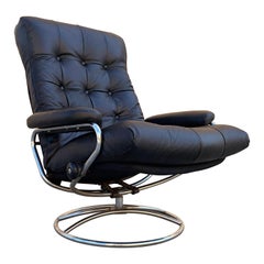 Scandinavian Modern Ekornes "Stressless" Lounge Chair with New Leather Seat