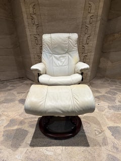 Scandinavian Ekornes Stressless Recliner White Lounge Chair + Ottoman