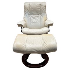 Scandinavian Ekornes Stressless Recliner White Lounge Chair + Ottoman