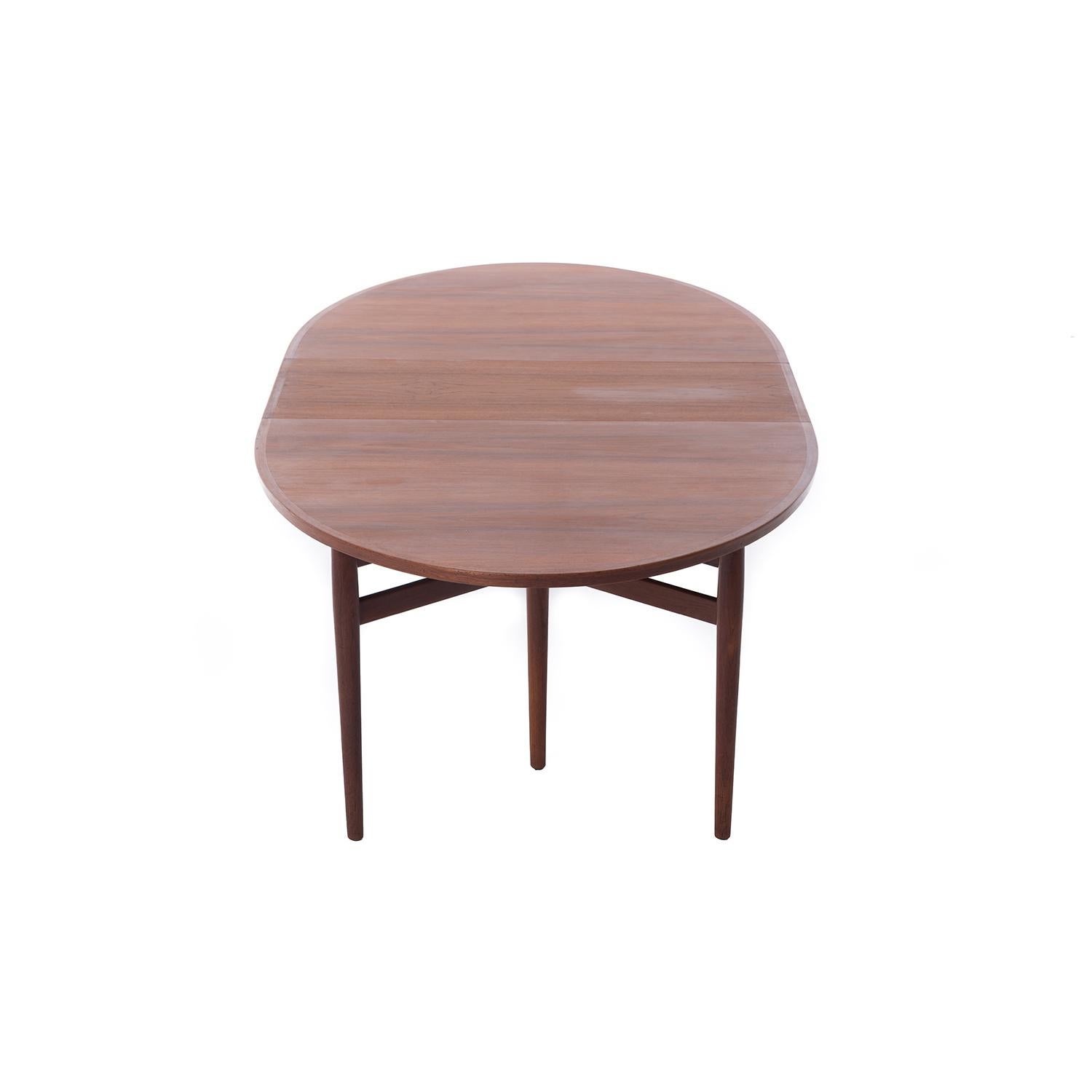 Scandinavian Modern Ellipse Shaped Teak Dining Table by Arne Vodder 6