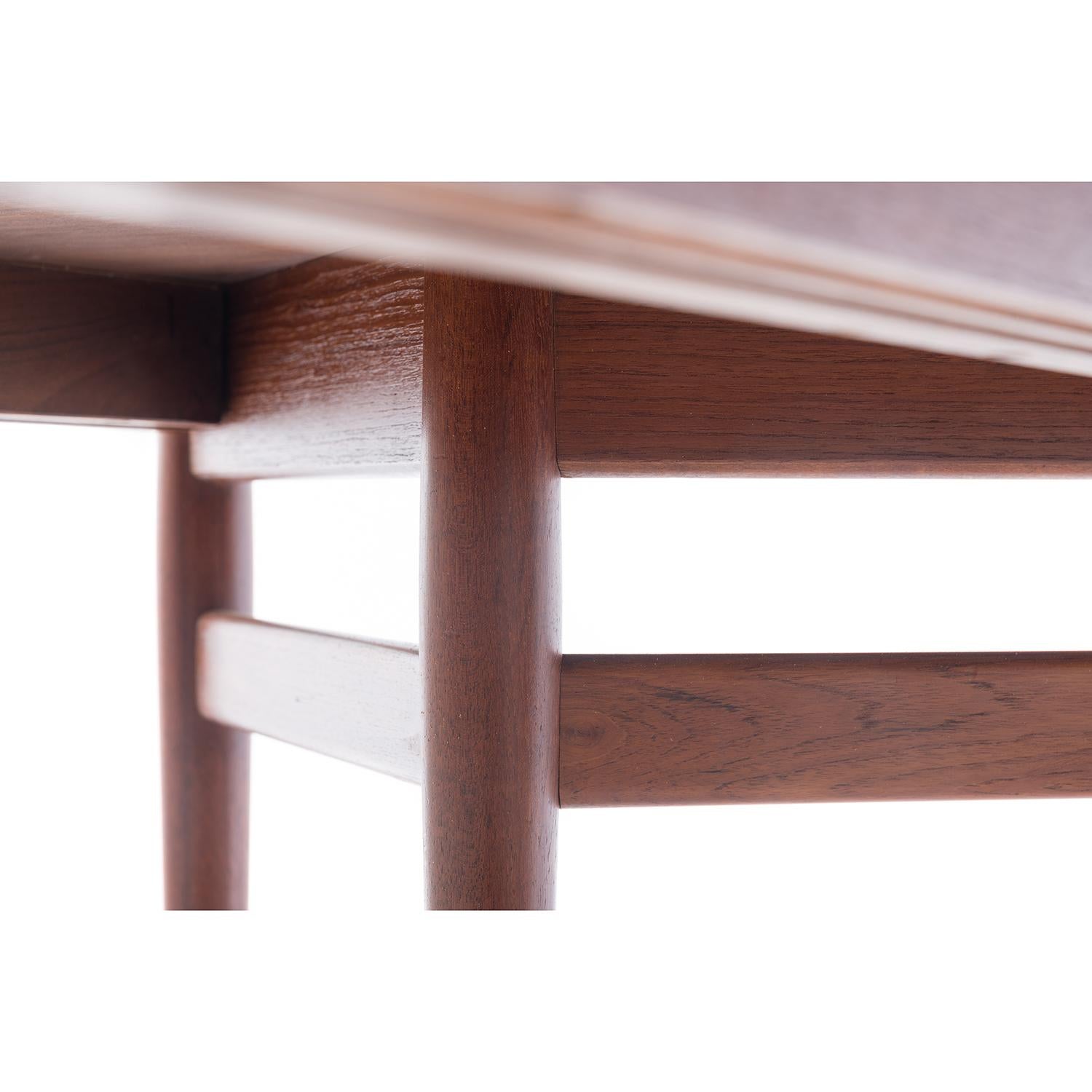 Scandinavian Modern Ellipse Shaped Teak Dining Table by Arne Vodder 3