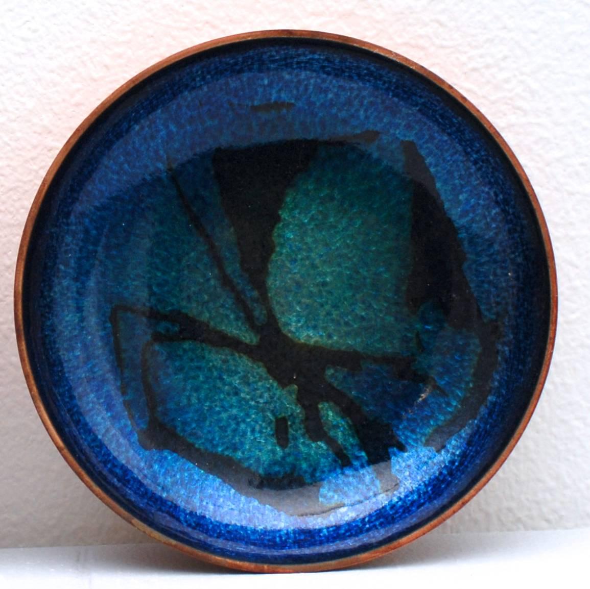 Scandinavian modern enamel copper inlay silver dish by Johanssen, Norway, 1960.
Exquisite pair of delicate decorative mixed colors cobalt blue enamel copper dishes with silver sheets inlays enamel over glaze. Makers mark under base, crafted in