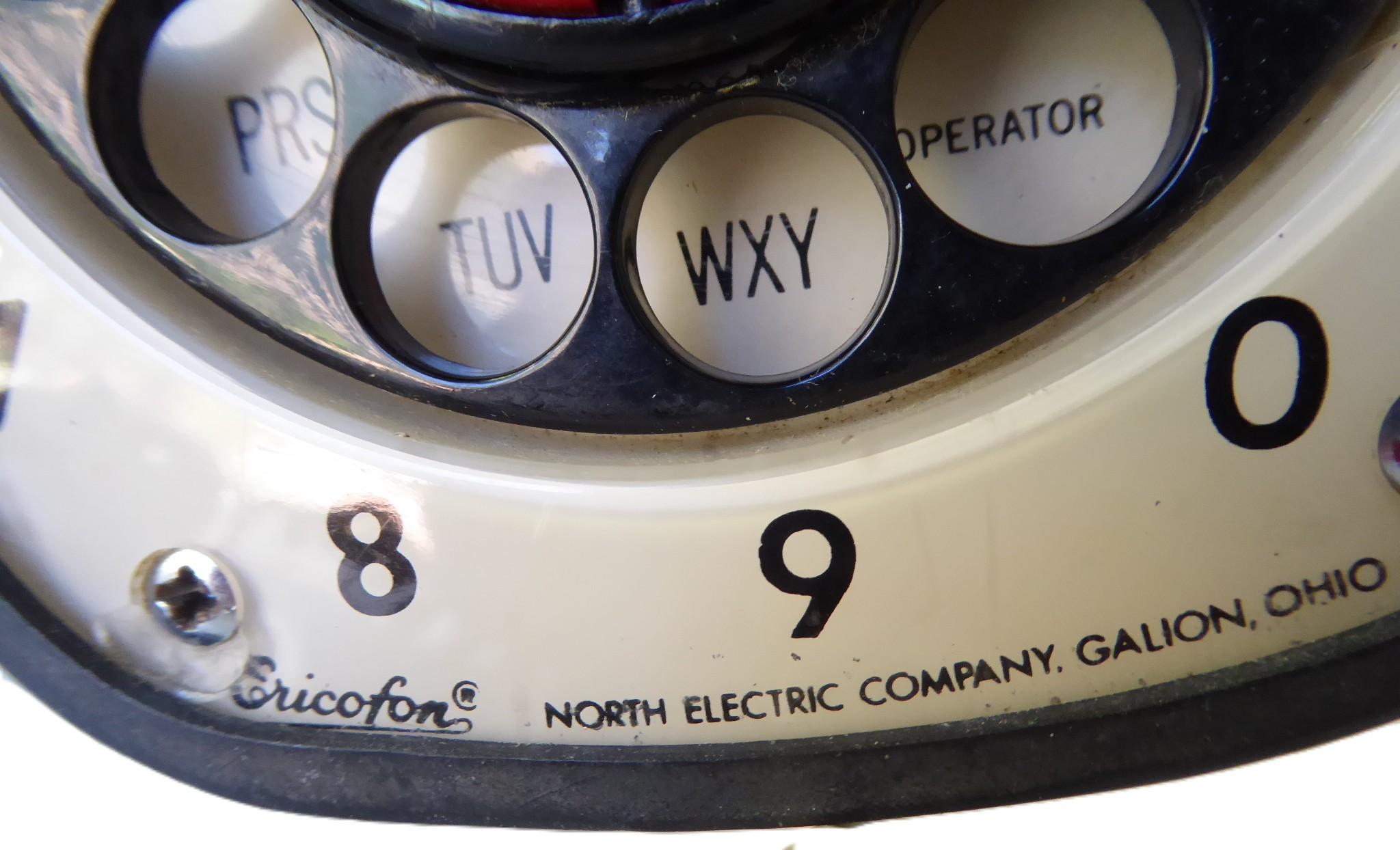 Teléfono moderno escandinavo Ericsson verde menta COBRA Vintage con dial giratorio años 50 en venta 2