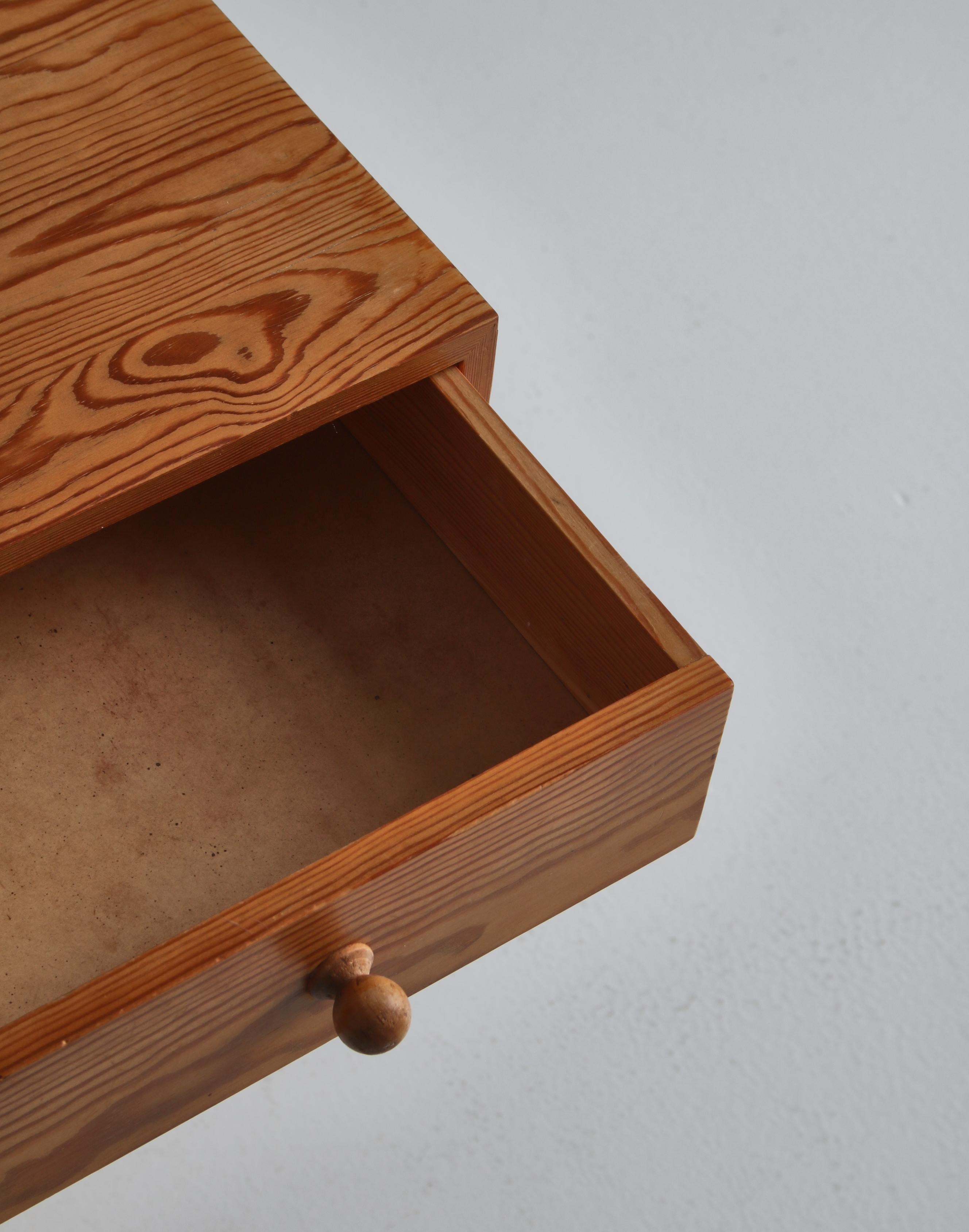 Scandinavian Modern Erik Höglund Vanity Table in Oregon Pine, 1950s 4