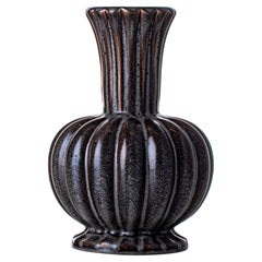 Vase en céramique moderne scandinave d'Ewald Dahlskog produit par Bobergs Fajansfabrik