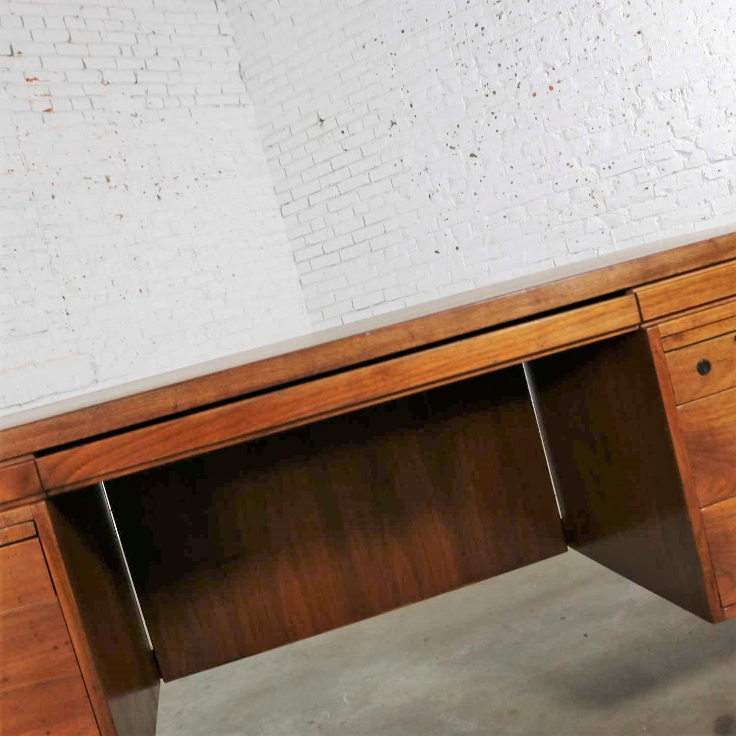 Scandinavian Modern Executive Desk in Walnut by Jens Risom for Risom Designs 5