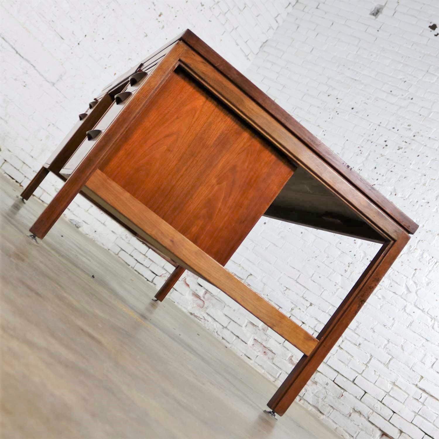 Danish Scandinavian Modern Executive Desk in Walnut by Jens Risom for Risom Designs