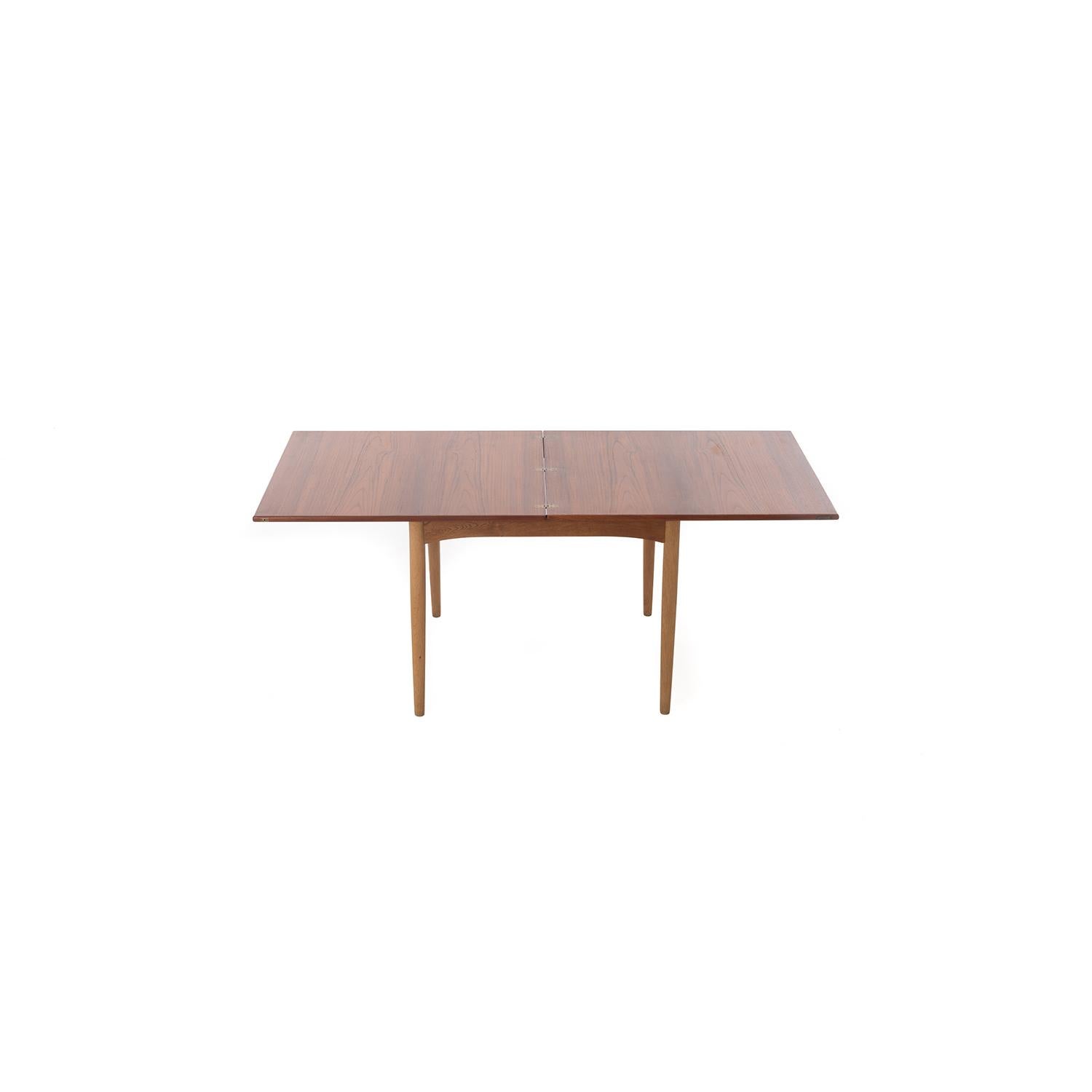 Scandinavian Modern Expanding Top Dining Table by Børge Mogensen 2