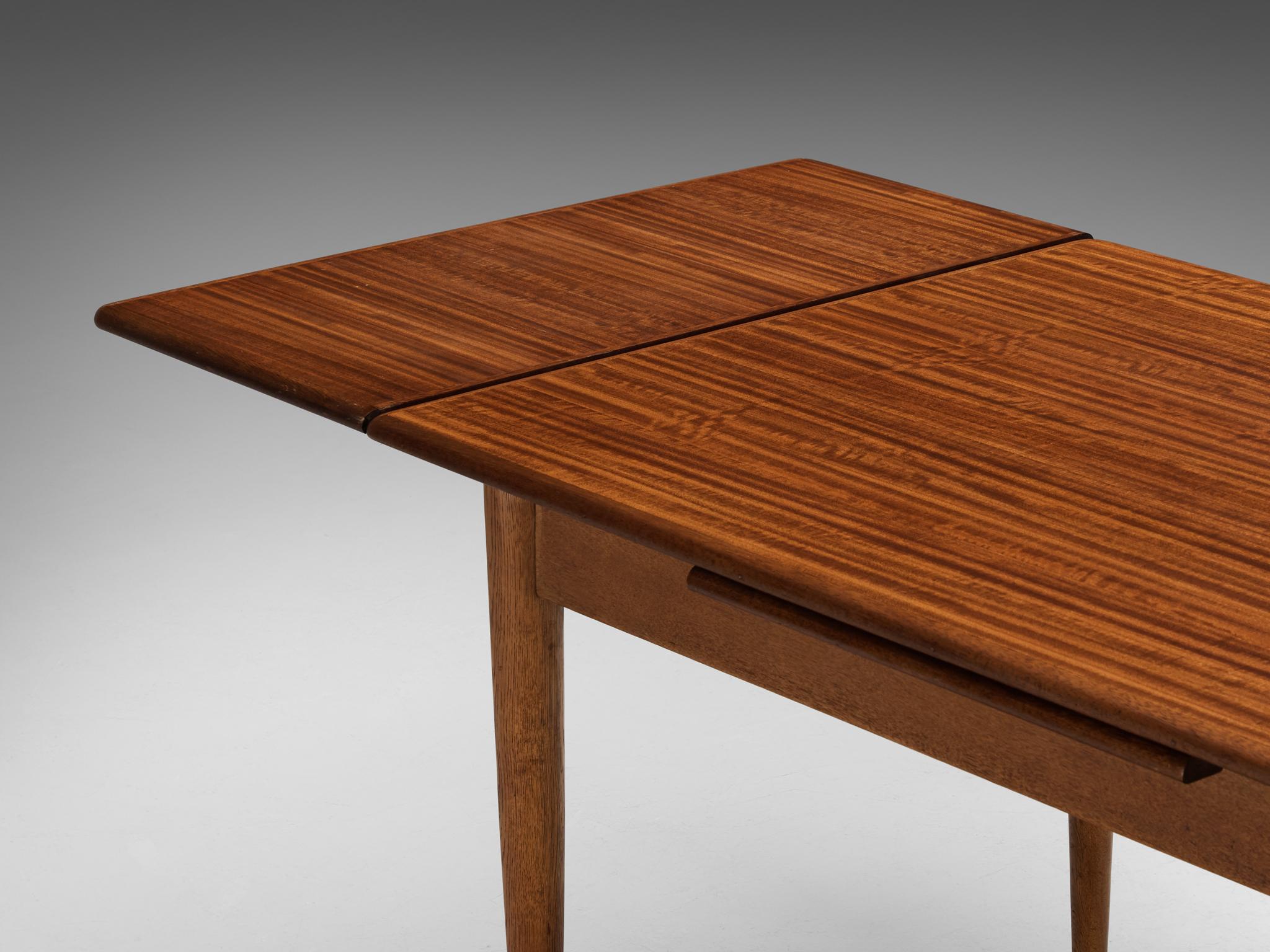 Scandinavian Modern Extendable Dining Table in Mahogany and Oak In Good Condition For Sale In Waalwijk, NL