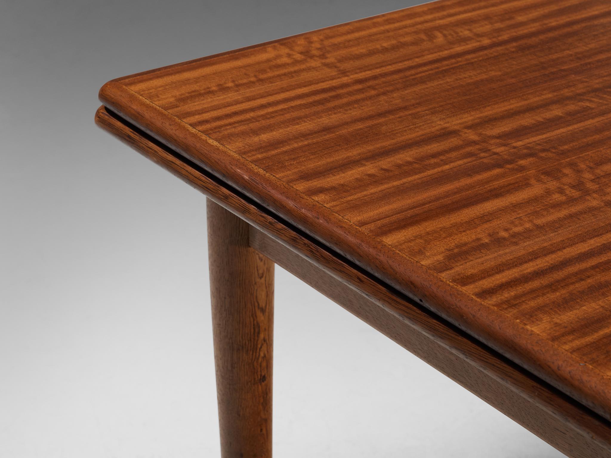 Scandinavian Modern Extendable Dining Table in Mahogany and Oak For Sale 4