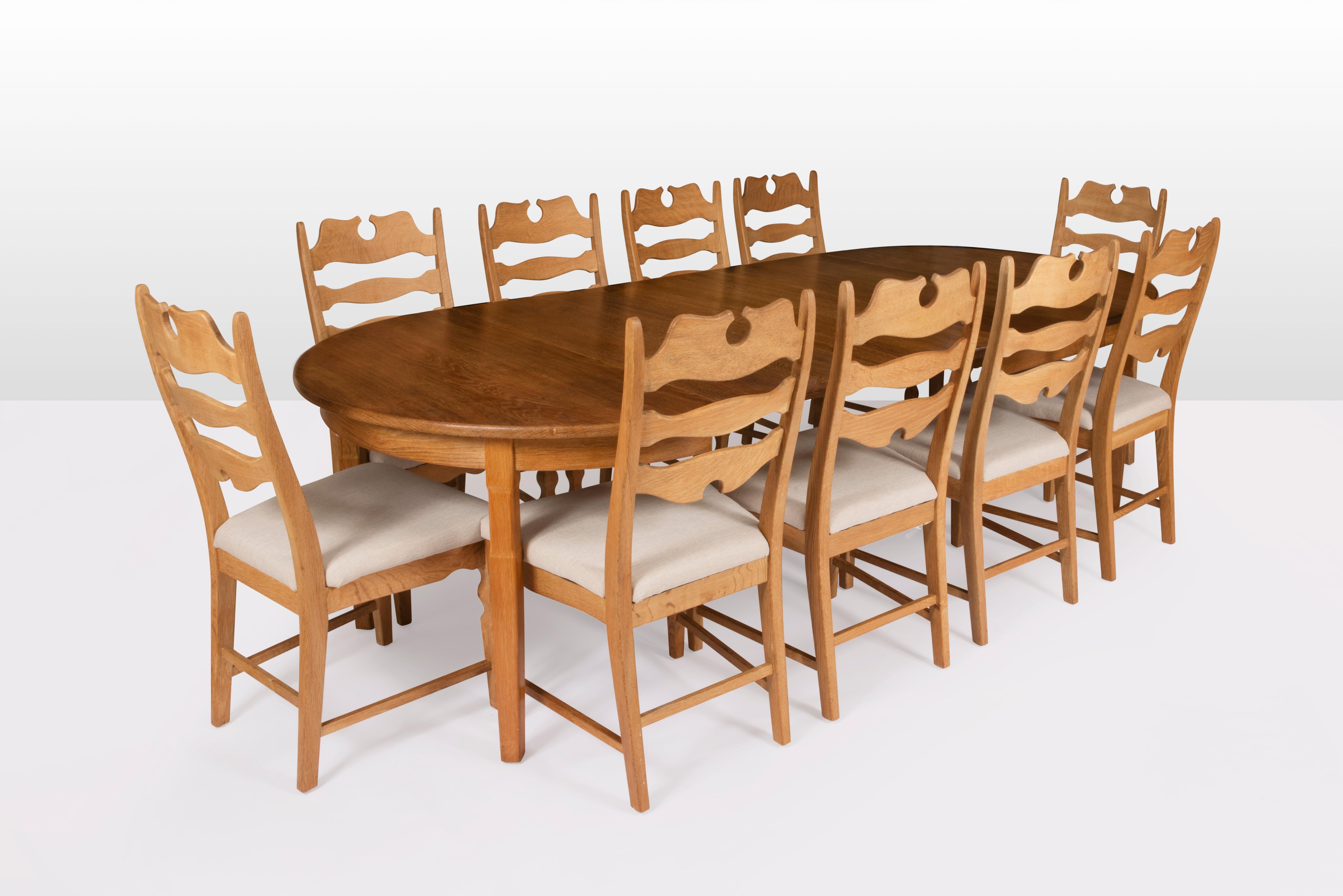 Danish  Scandinavian Modern Extendable round Oak Dining Table by Henning Kjaernulf For Sale