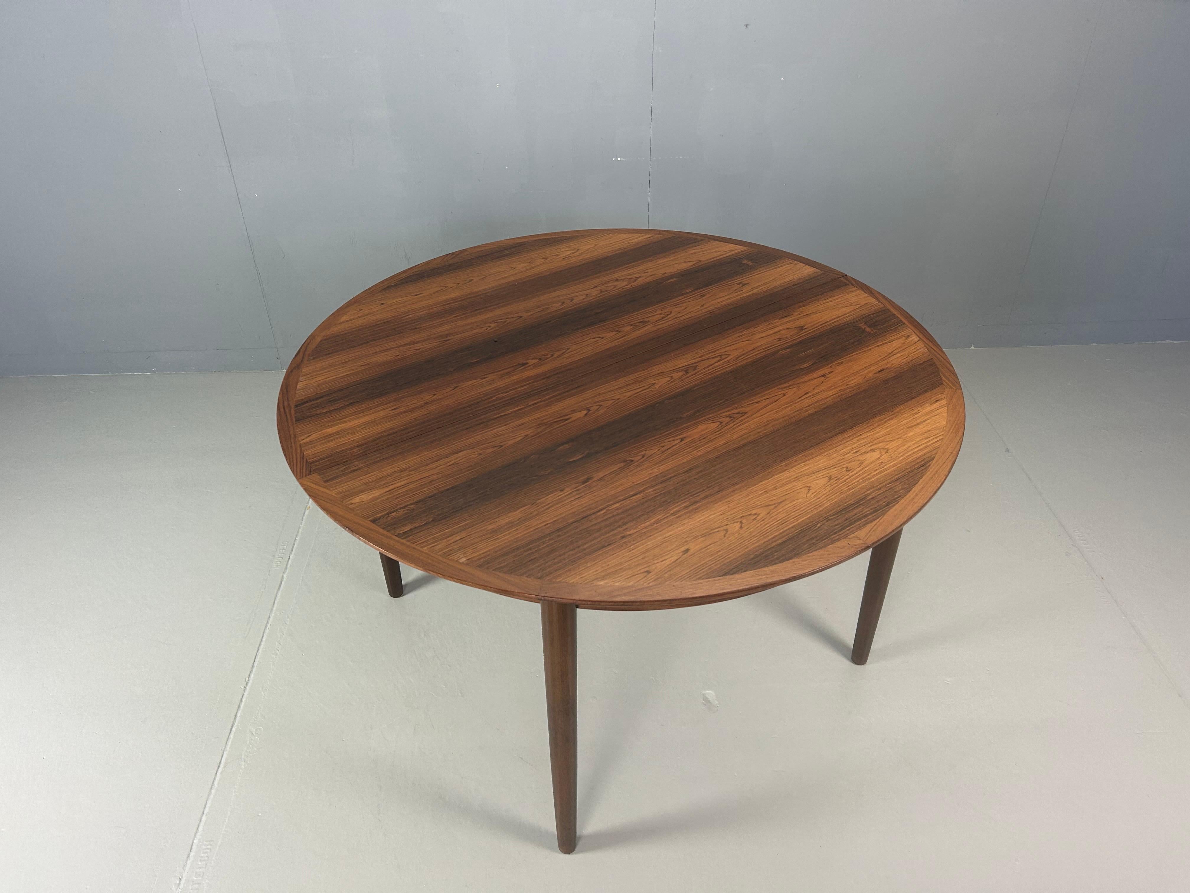 Table de salle à manger ovale/ronde à rallonge The Moderns, 1960, Danemark en vente 3