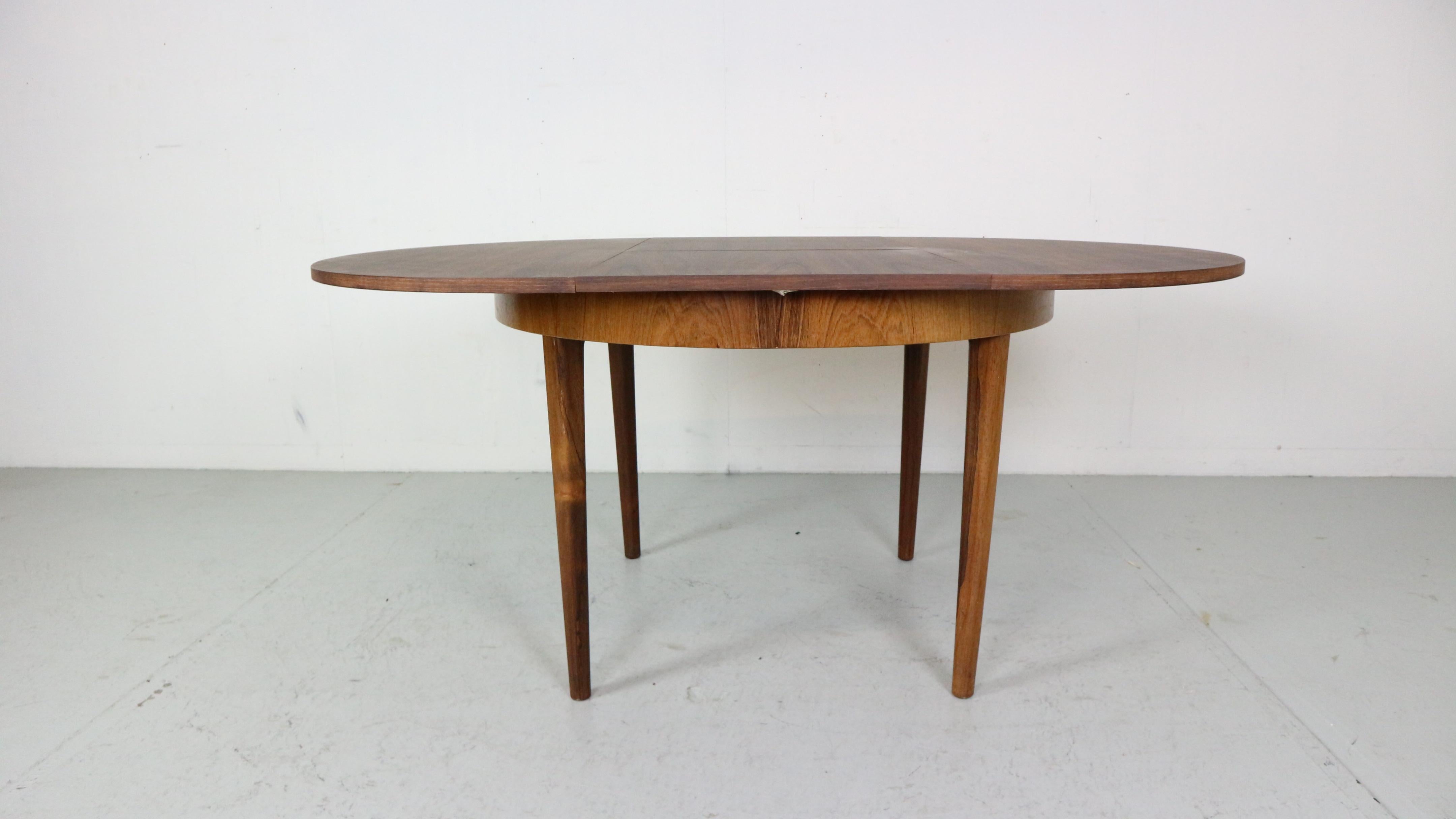 Scandinavian Modern Extendable Oval / Round Dinning Table, 1960, Denmark 5