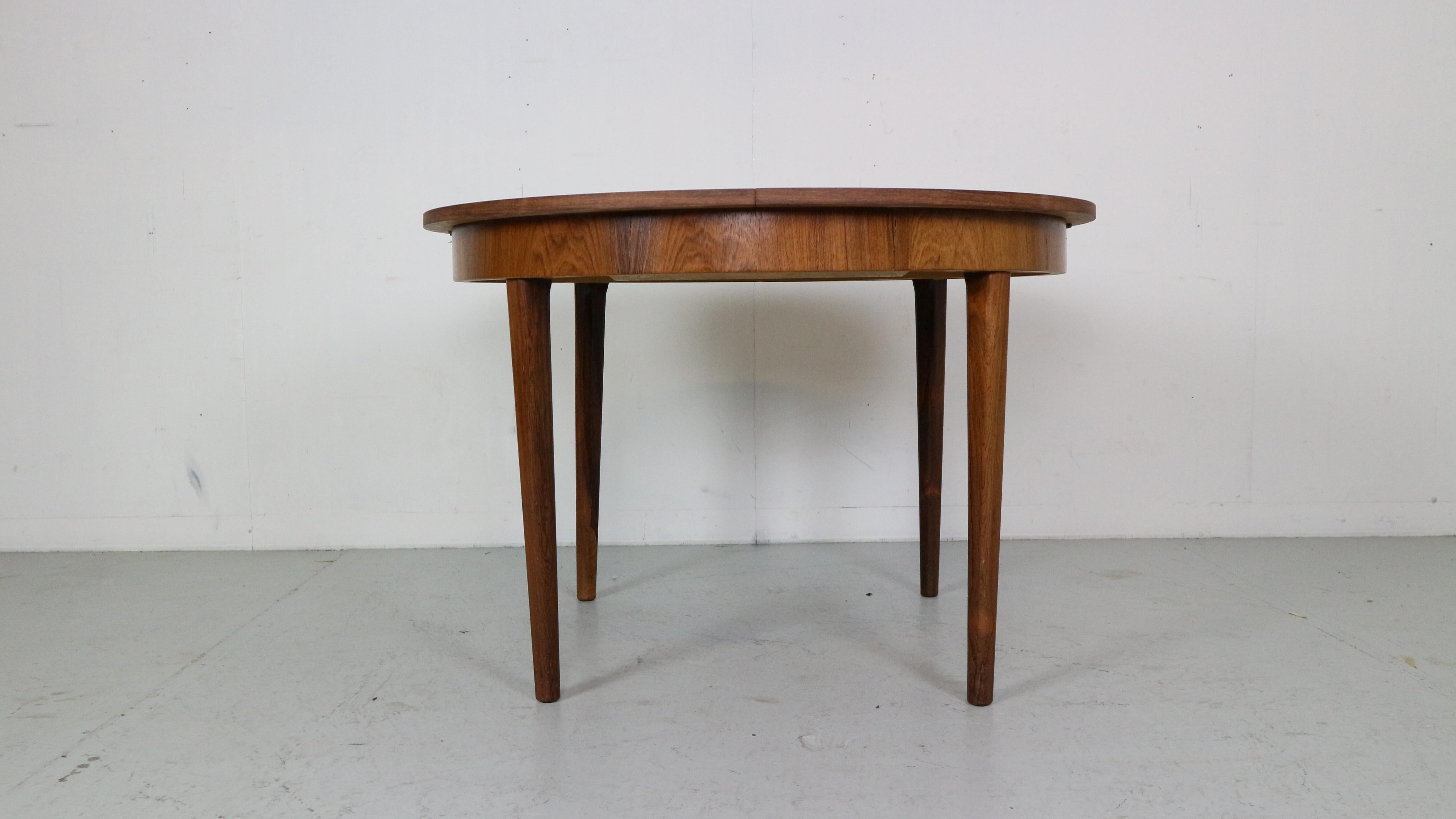 Scandinavian Modern period round extendable dining table made in 1960s period, Denmark.
Stunning dining table has an elegant table feet and beautiful wooden pattern round and oval (then extended) tabletop.
This table is extendable from 110cm to