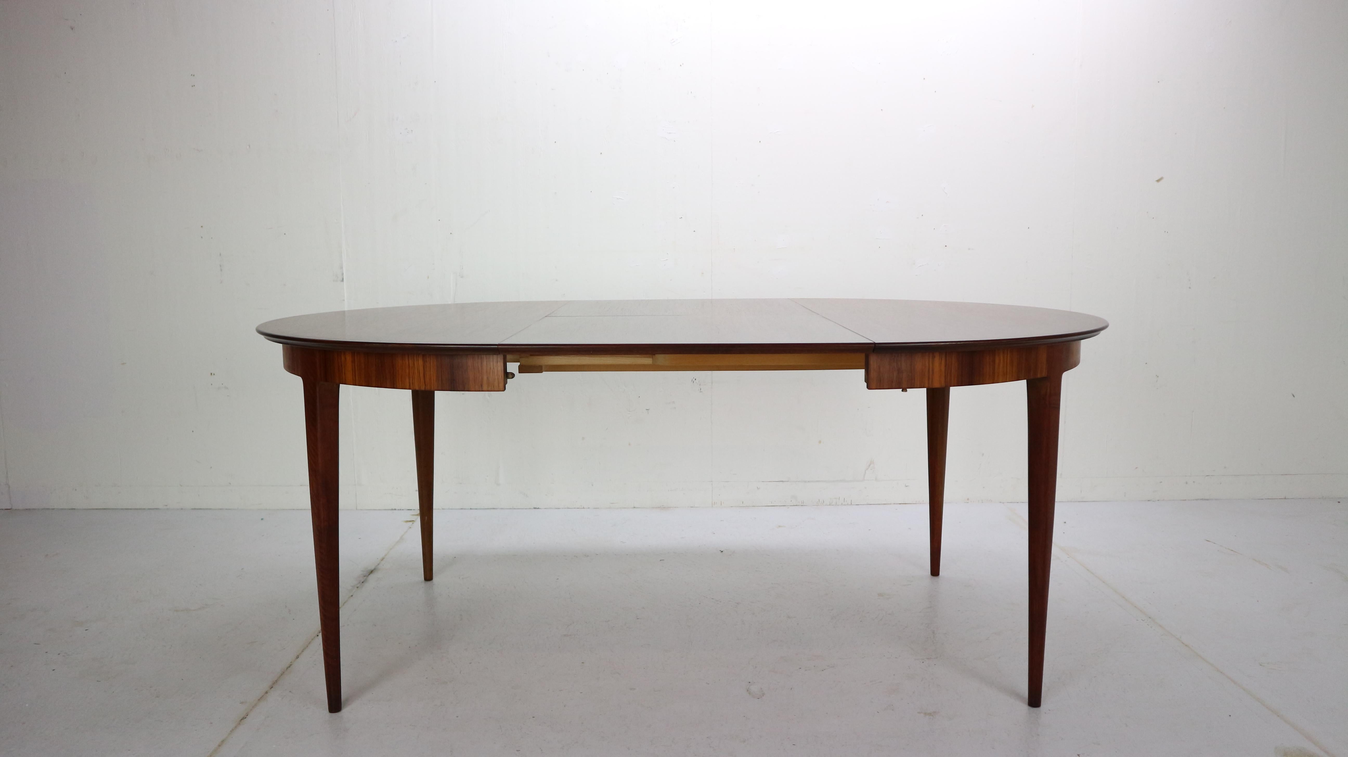 Danish Scandinavian Modern Extendable Oval/Round Dinning Table, 1960, Denmark