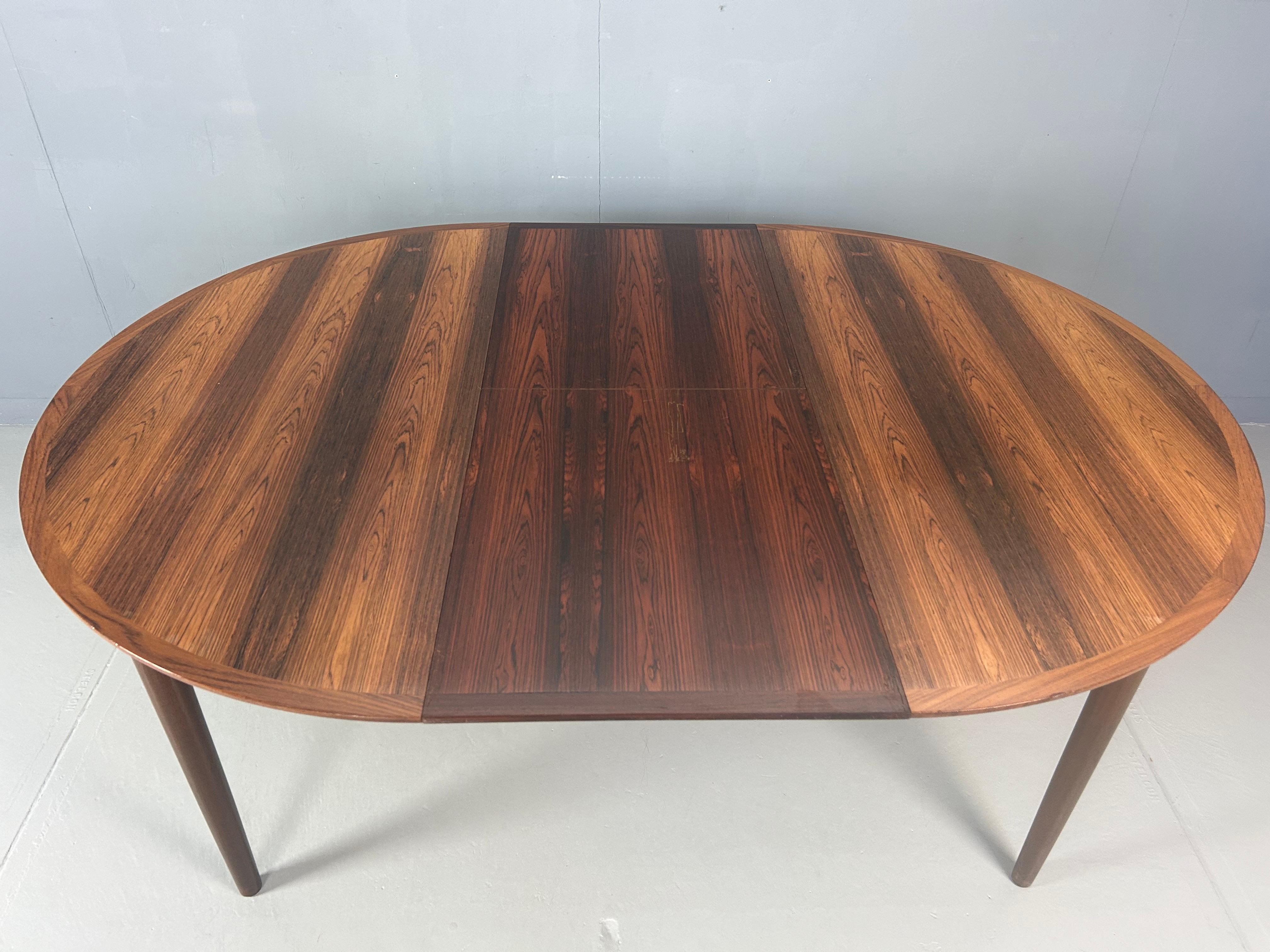 Scandinave moderne Table de salle à manger ovale/ronde à rallonge The Moderns, 1960, Danemark en vente
